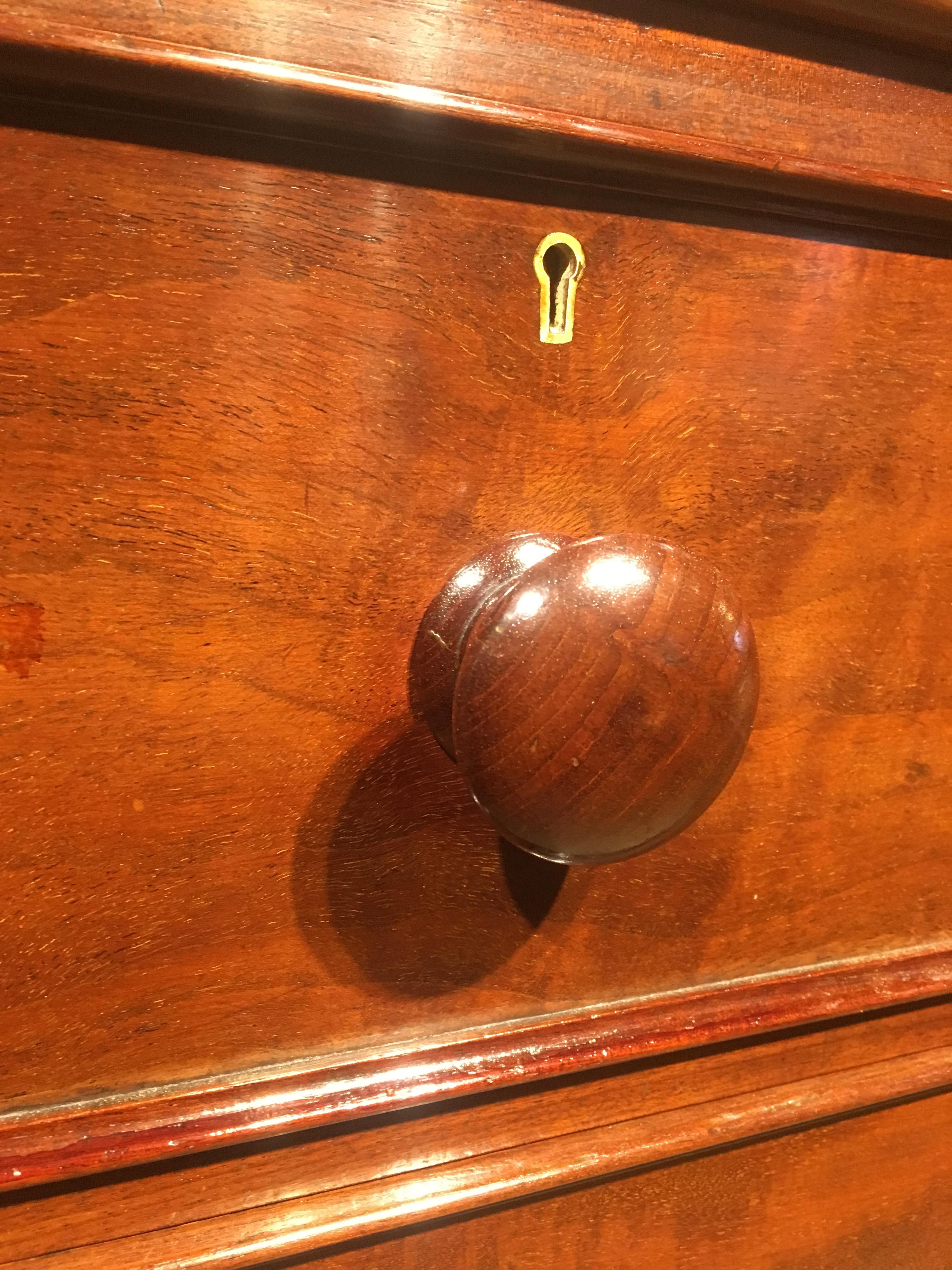 Victorian Mahogany Linen Press In Good Condition In Honiton, Devon