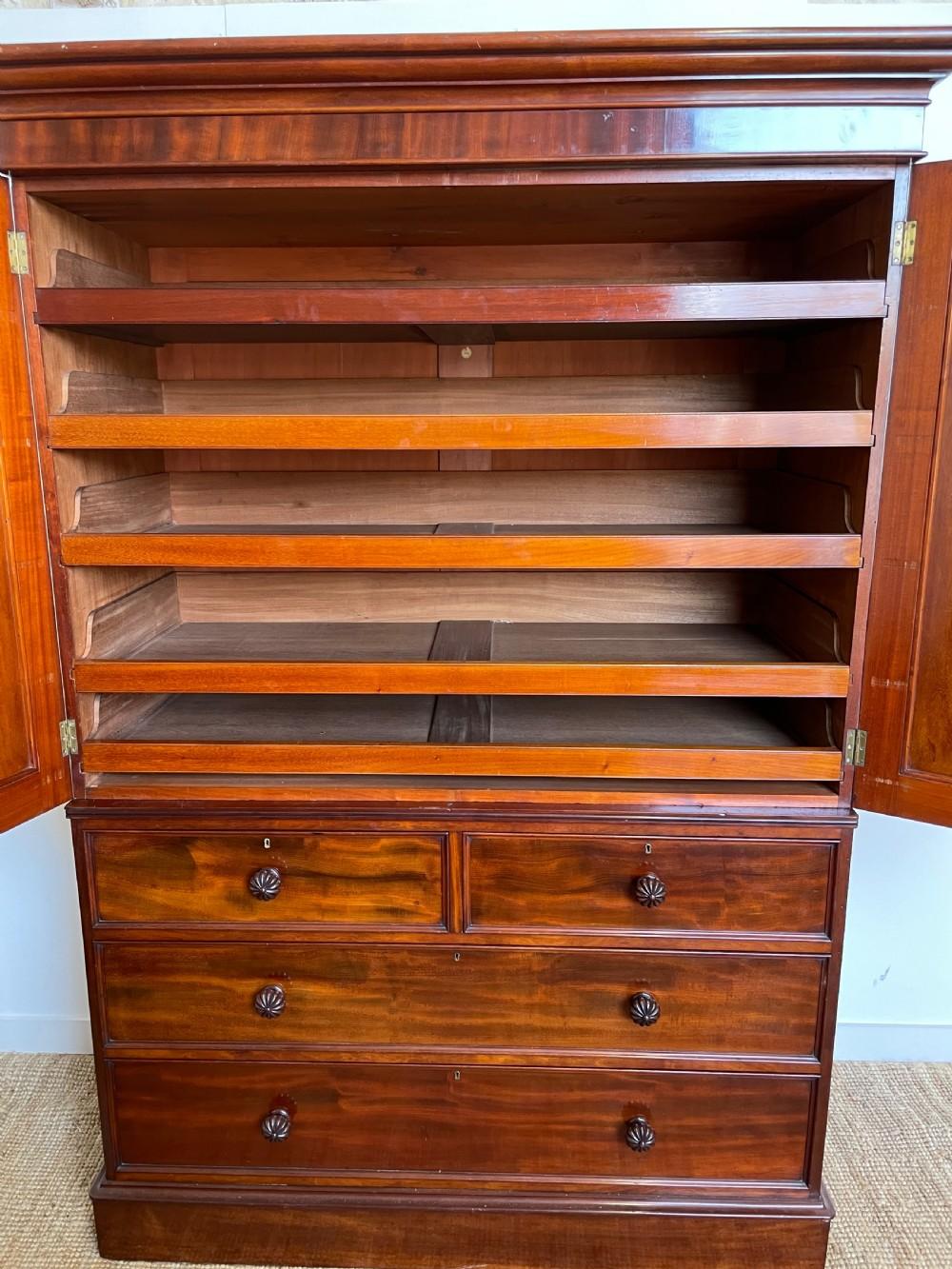 Victorian Mahogany linen press In Good Condition For Sale In Budleigh Salterton, GB