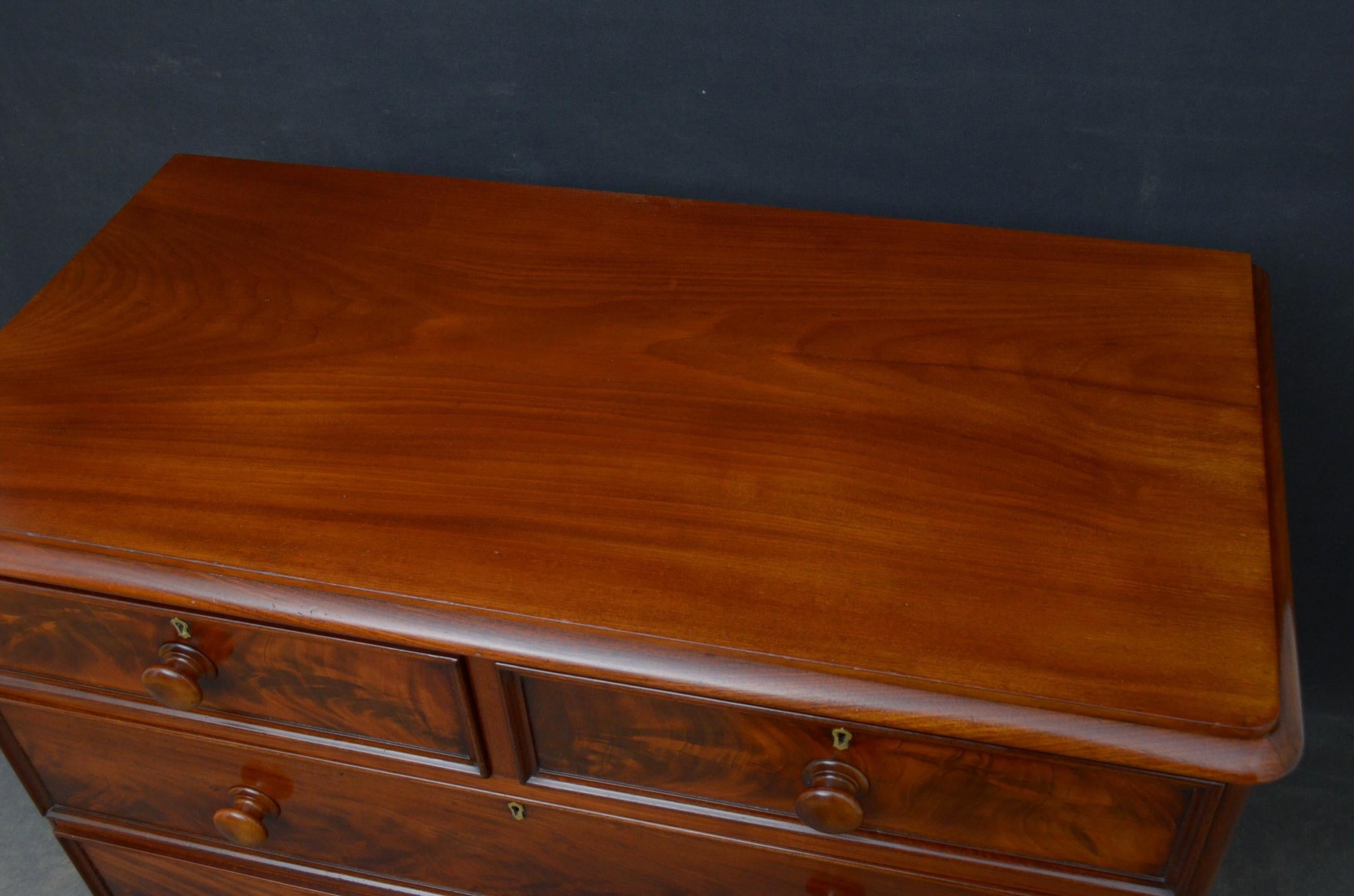Victorian Mahogany Low Chest of Drawers In Good Condition In Whaley Bridge, GB