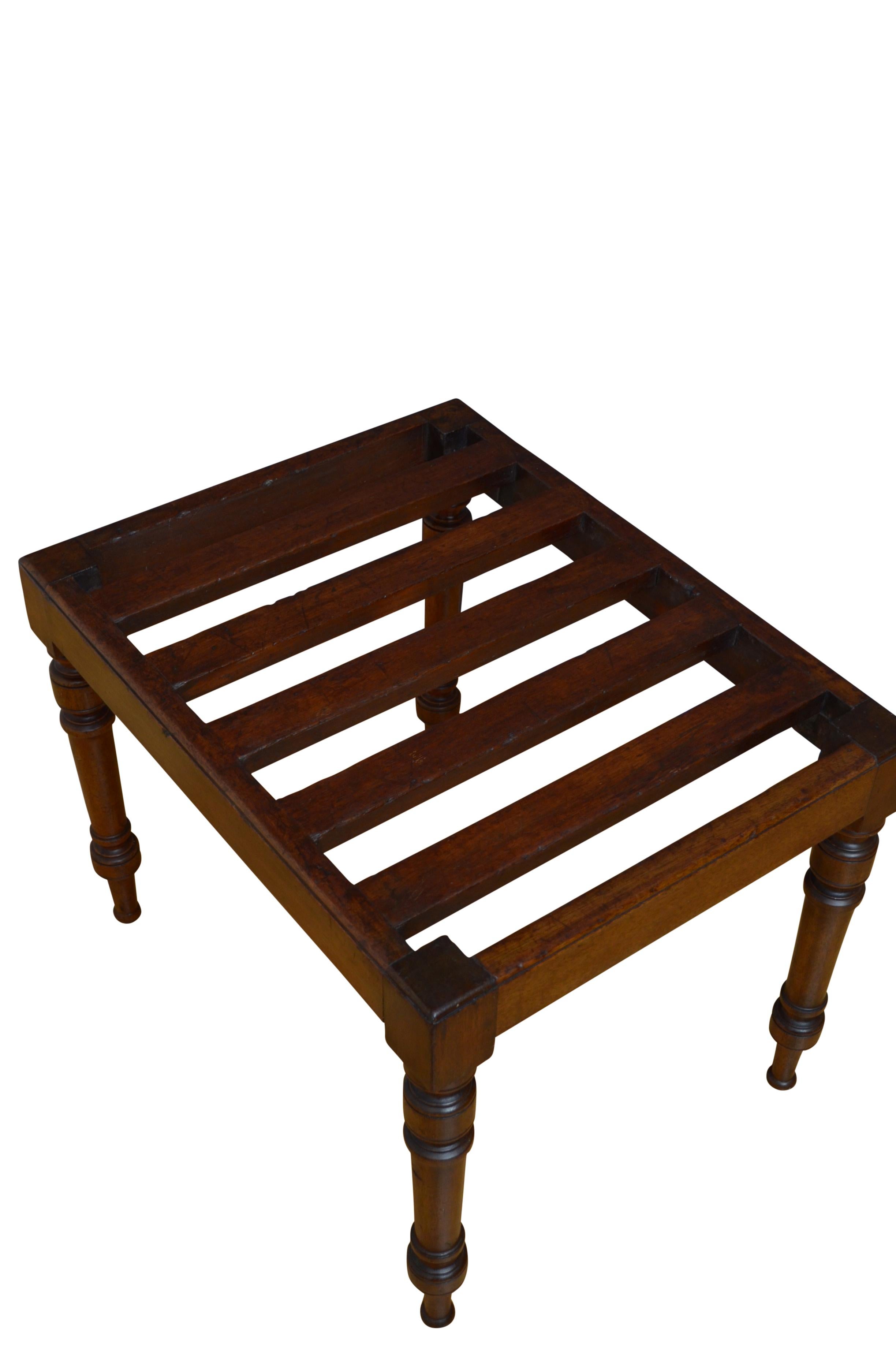 Victorian Mahogany Luggage Rack In Good Condition In Whaley Bridge, GB