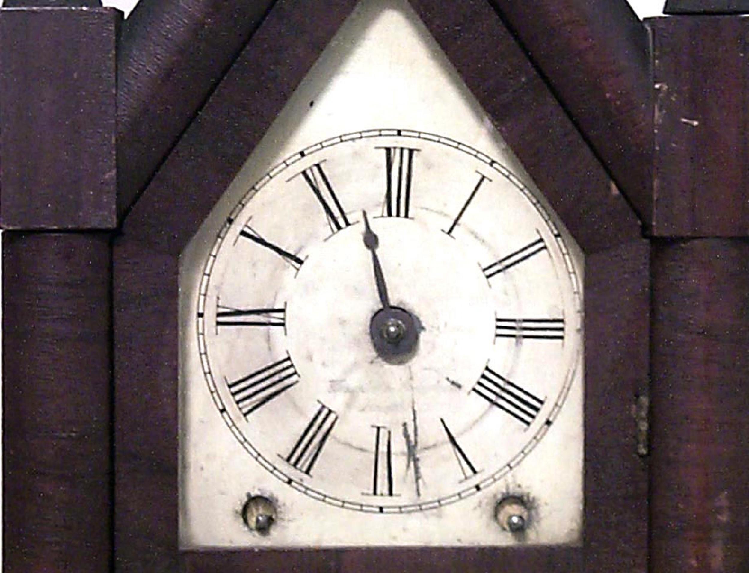 Vittoriano Orologio da tavolo vittoriano in mogano in vendita