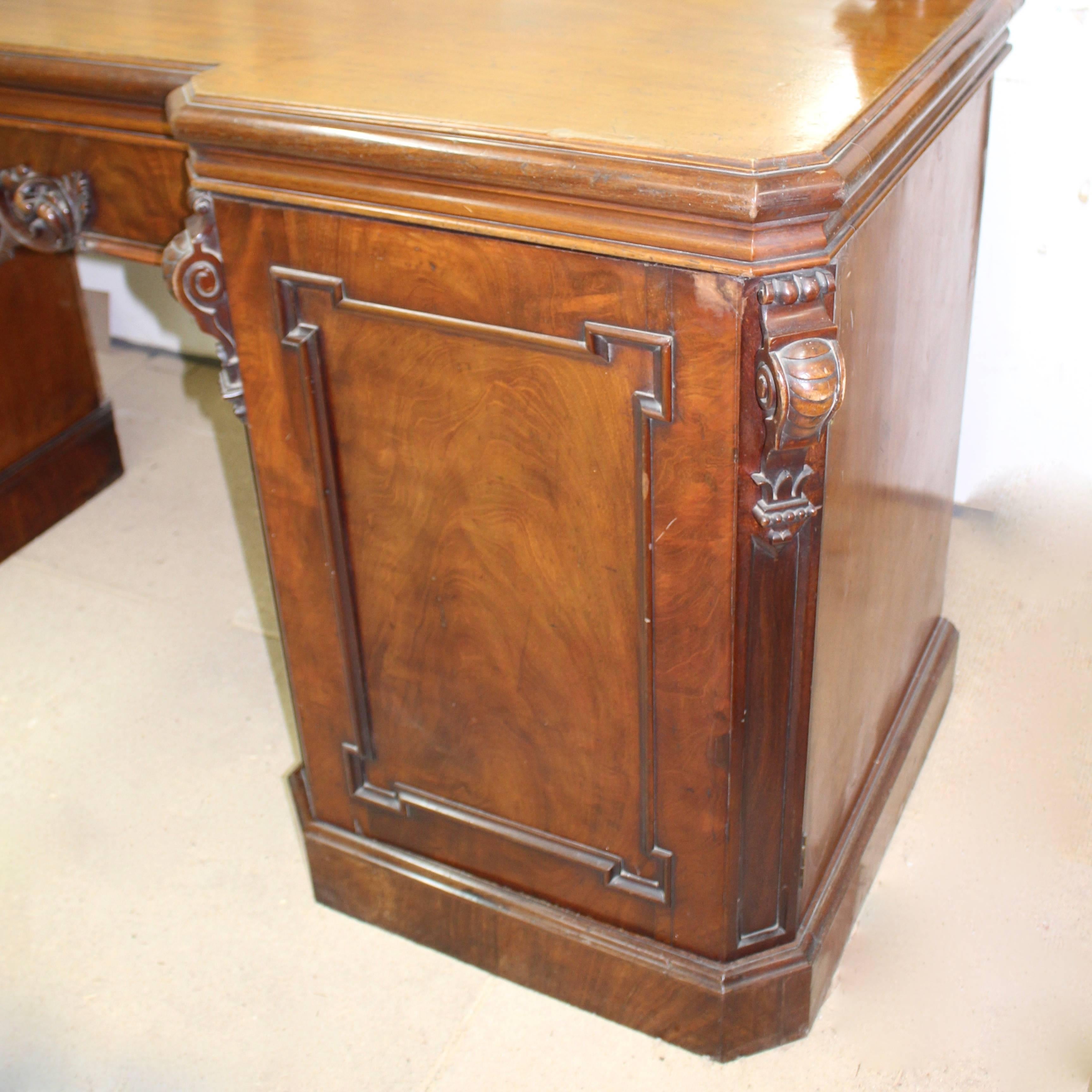 Victorian Mahogany Mirrored Sideboard In Excellent Condition For Sale In Heathfield, East Sussex