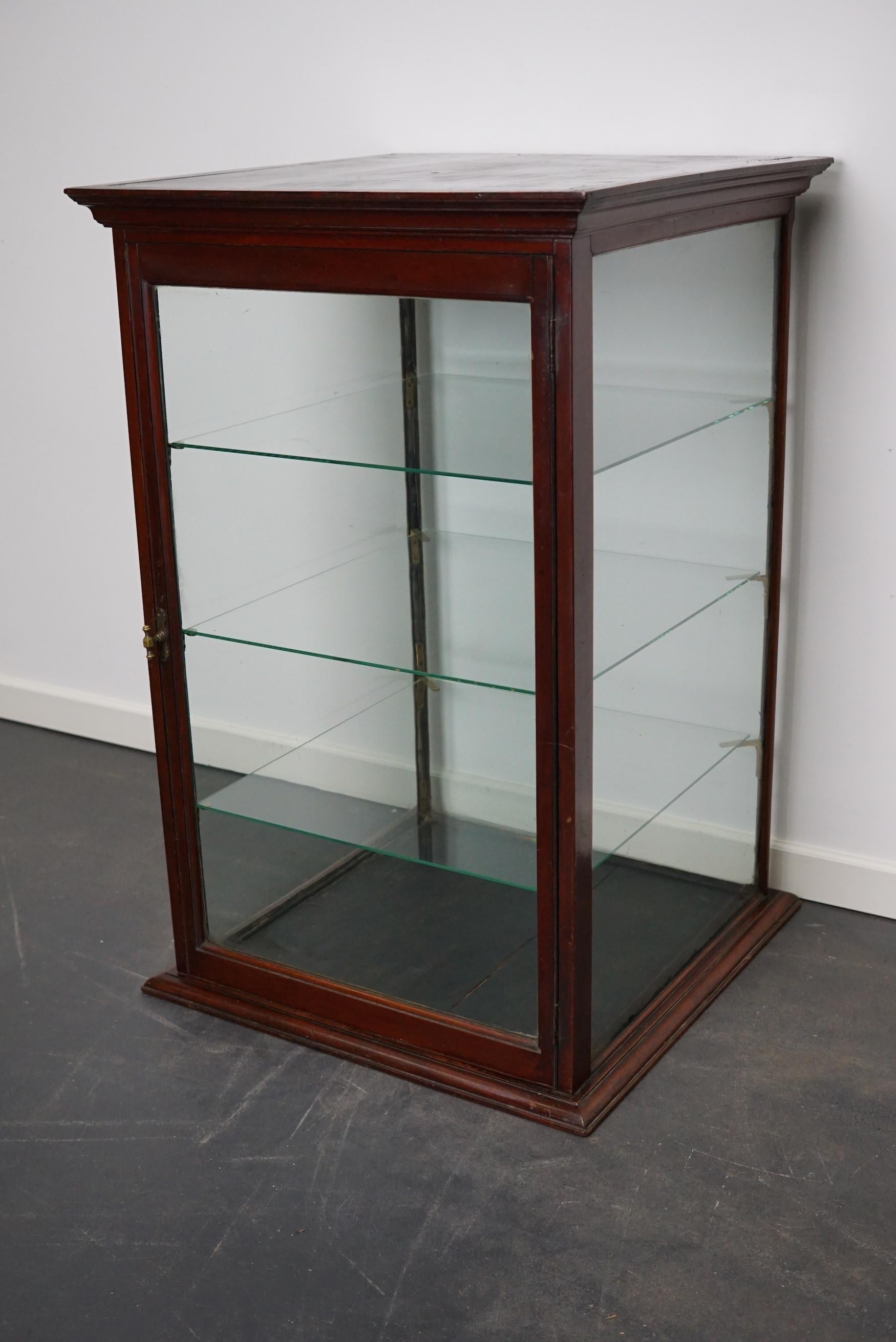 A museum quality Victorian mahogany display cabinet. This outstanding cabinet has a glass door fitted with the original knob handle. It features three shelves on cast brass shelve holders.