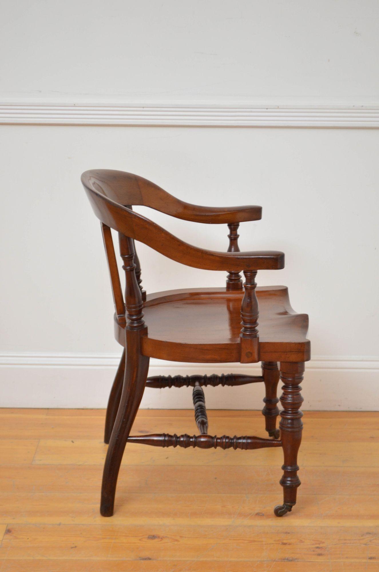 Silla de oficina / silla de escritorio victoriana de caoba siglo XIX en venta
