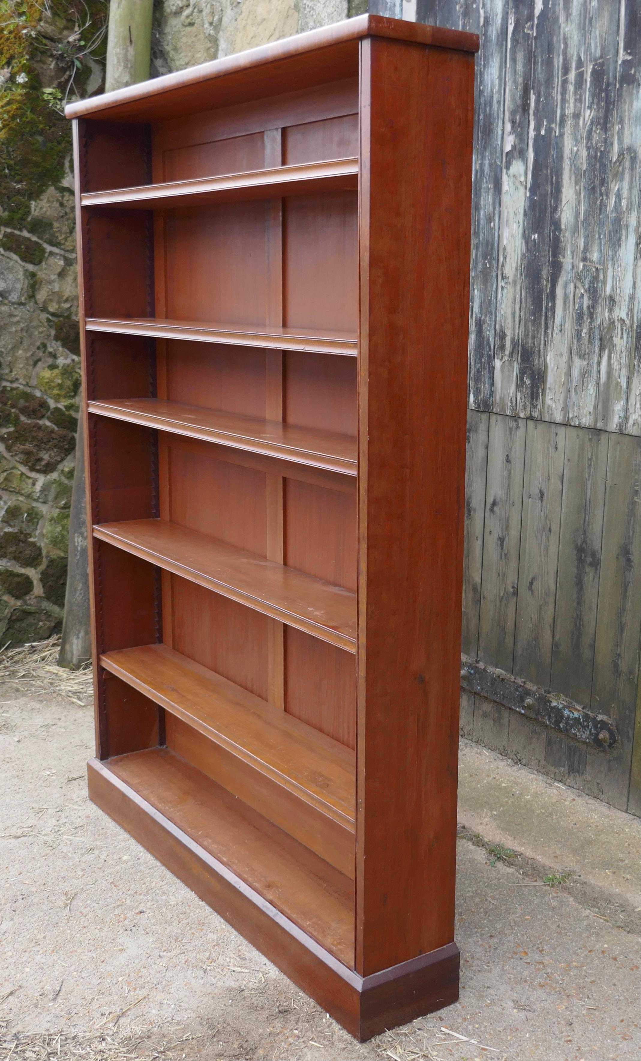 Victorian Mahogany Open Book Case In Good Condition In Chillerton, Isle of Wight