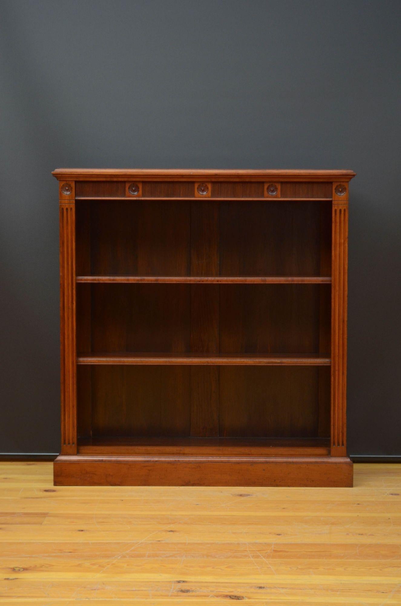 St050 Fine quality Victorian open bookcase in mahogany, having well figured top with moulded edge above reeded frieze with flower carved rosettes and two height adjustable shelves, all flanked by reeded pilasters, standing on moulded plinth base.