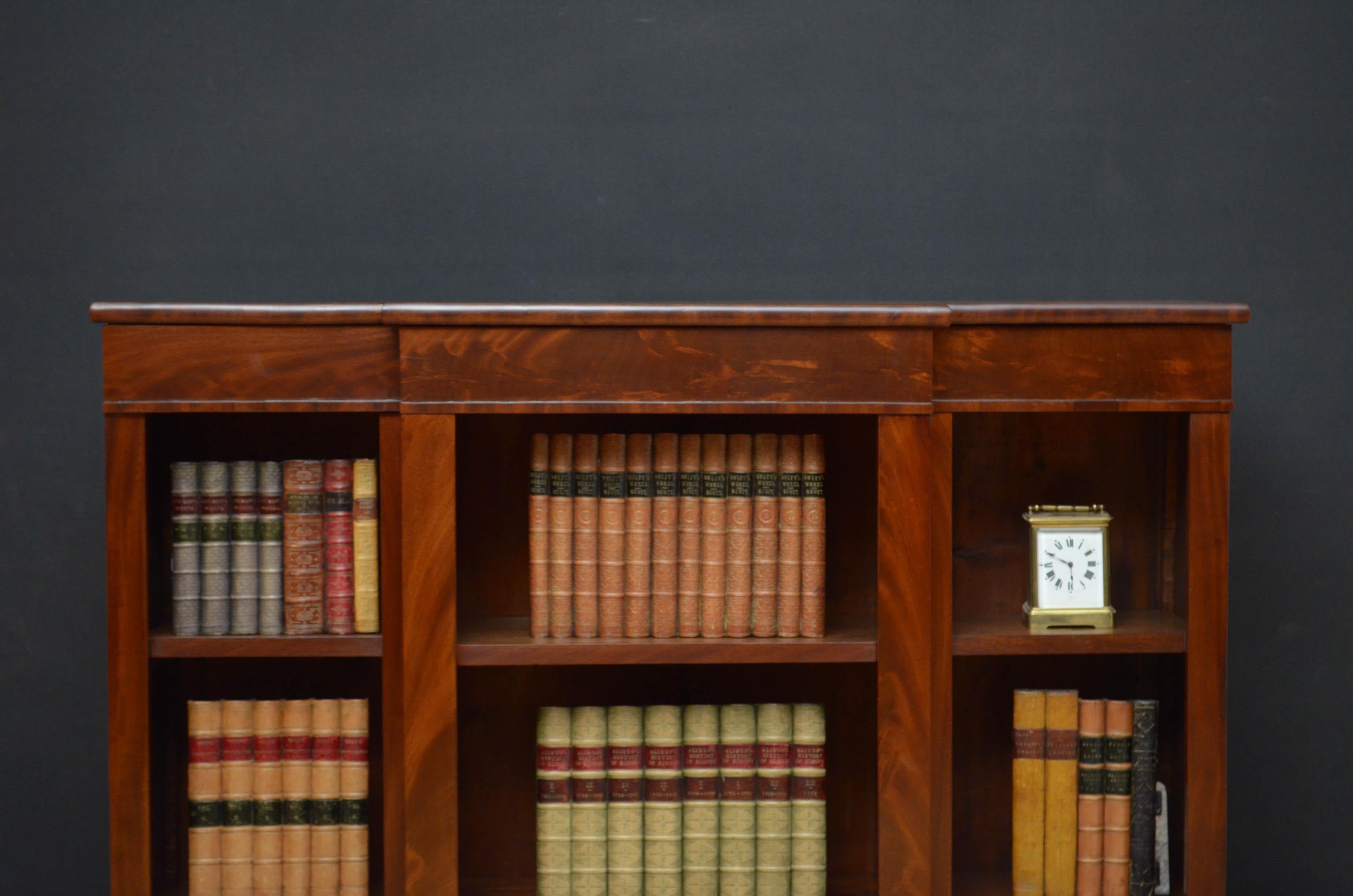 Victorian Mahogany Open Bookcase In Good Condition In Whaley Bridge, GB