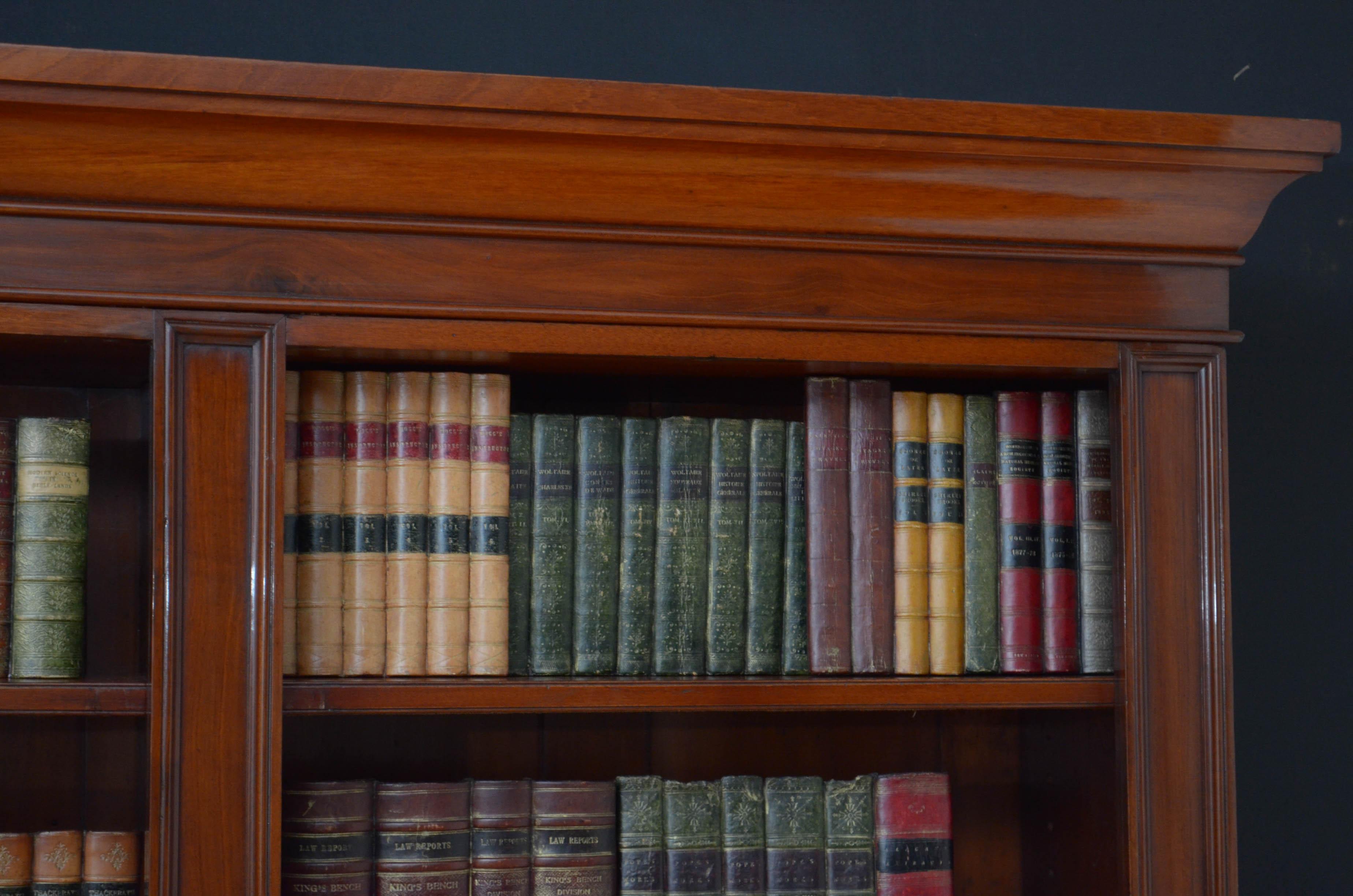 Victorian Mahogany Open Bookcase In Good Condition In Whaley Bridge, GB