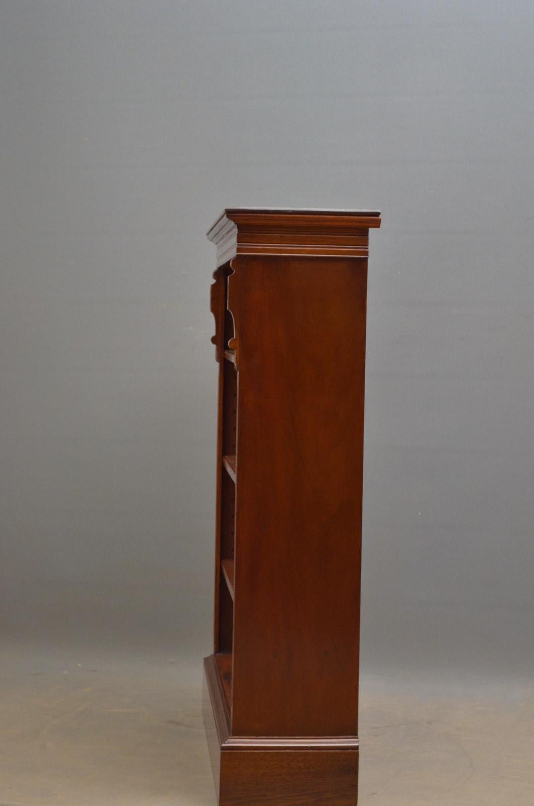 Victorian Mahogany Open Bookcase im Zustand „Gut“ in Whaley Bridge, GB