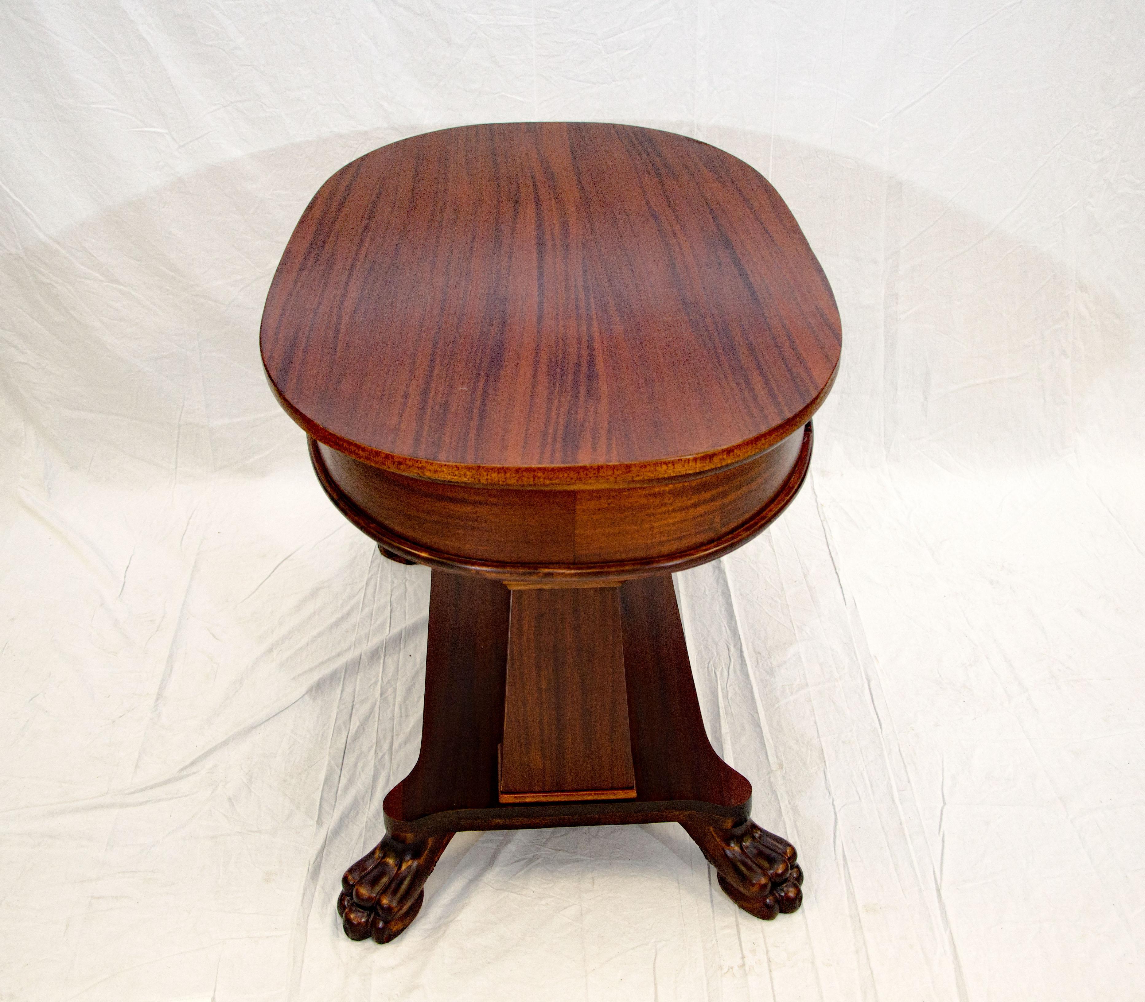 Victorian Mahogany Oval Library Table, Claw Feet For Sale 7