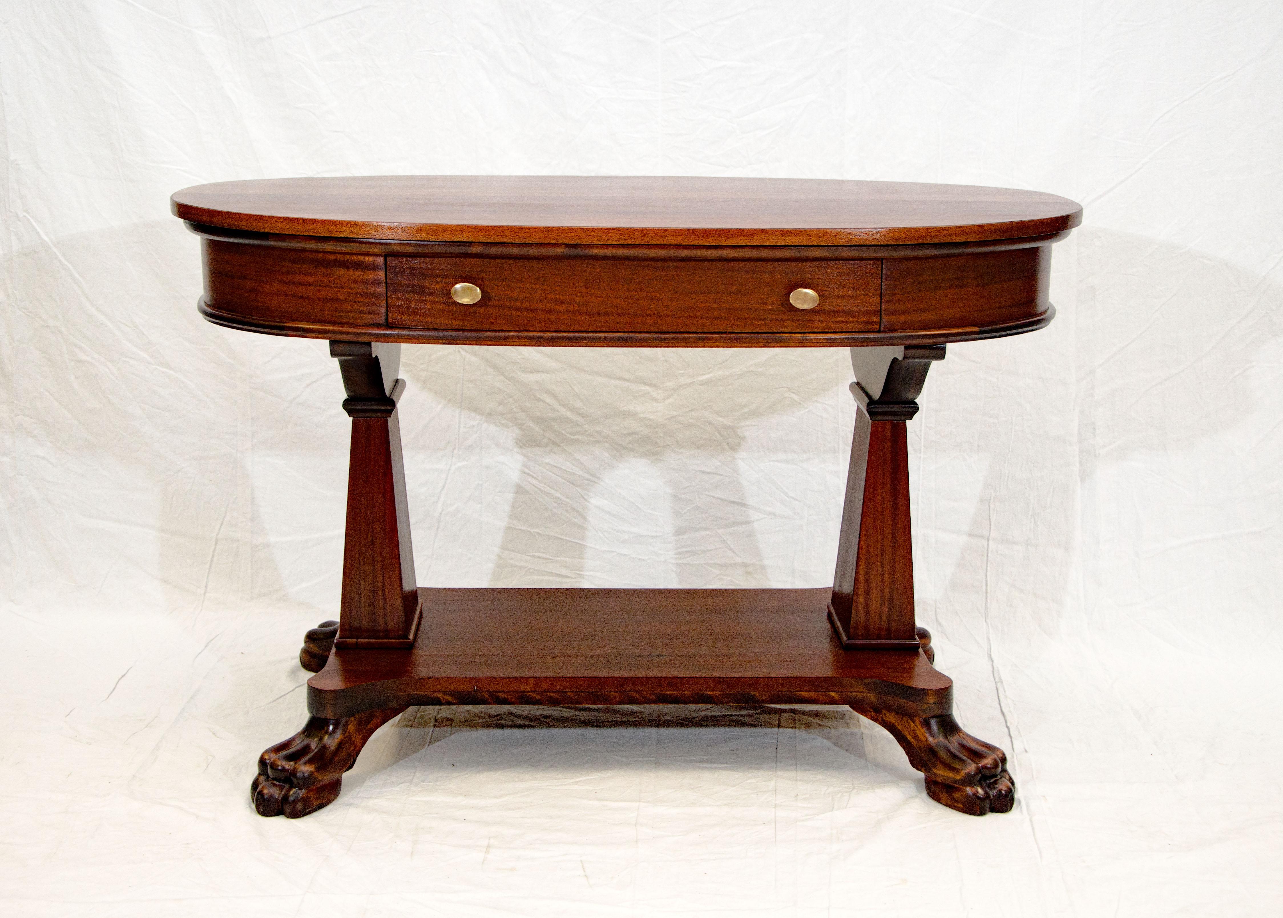 Victorian Mahogany Oval Library Table, Claw Feet In Good Condition For Sale In Crockett, CA