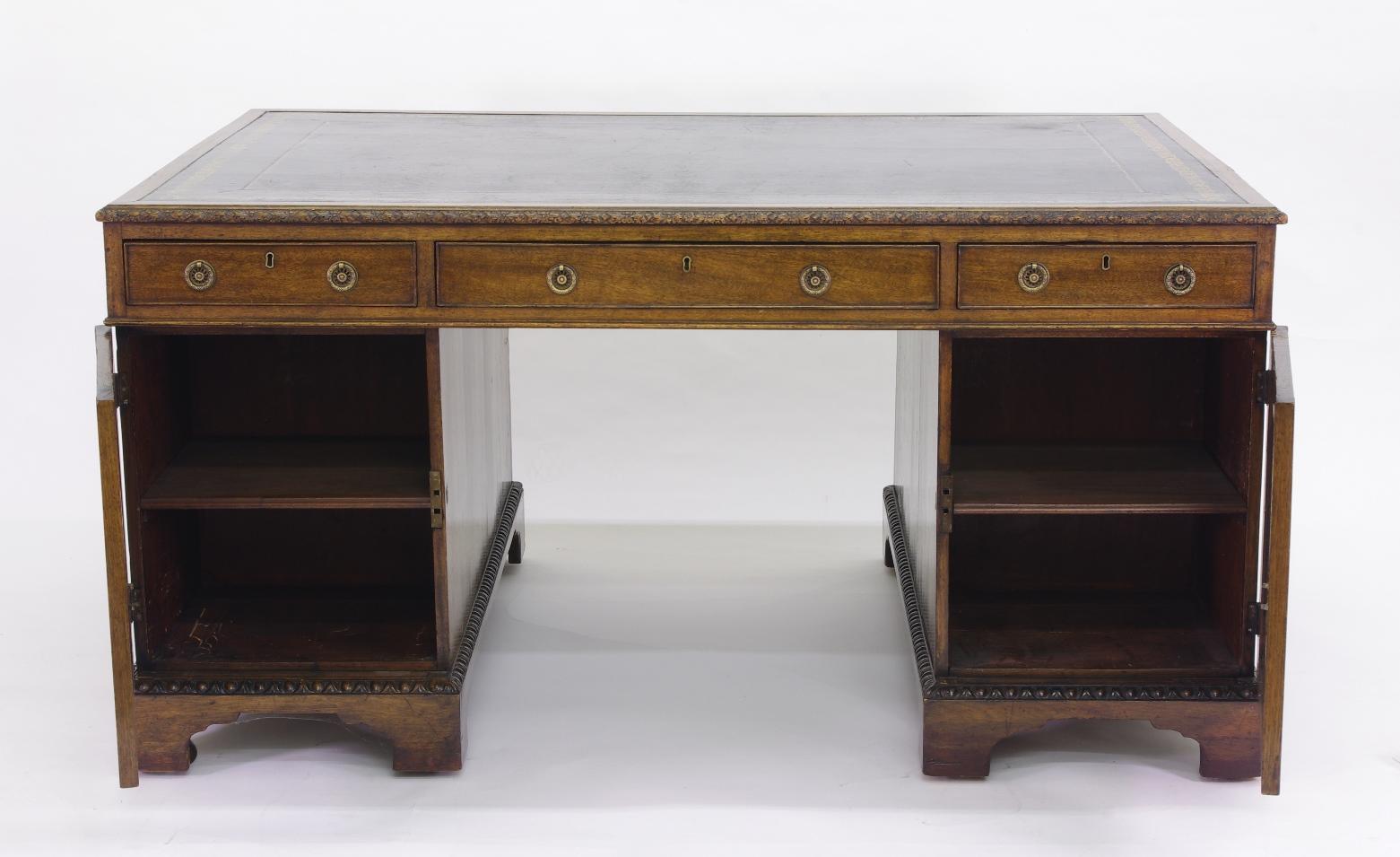 Victorian Mahogany Partners Desk, circa 1840-1860 In Good Condition For Sale In St. Louis, MO
