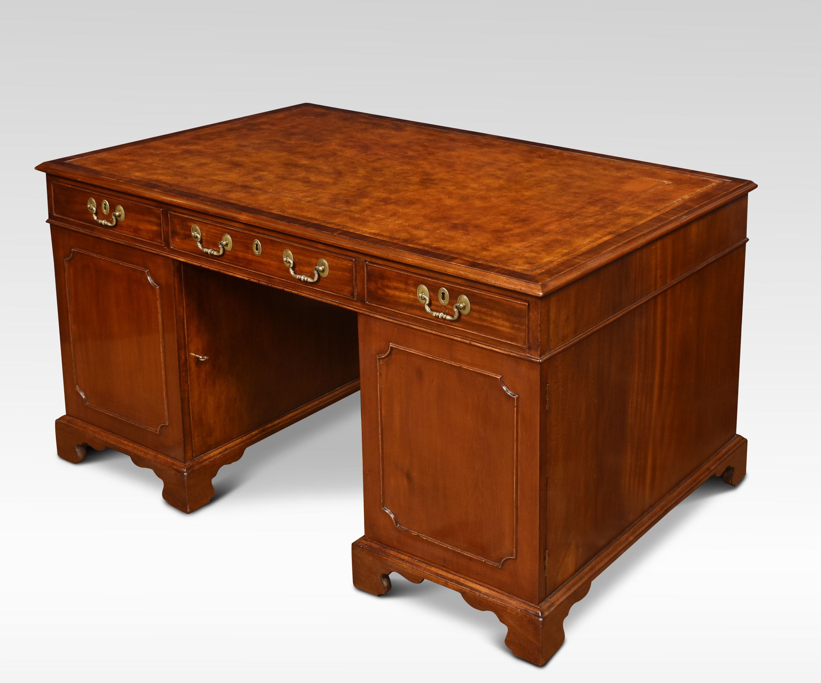 Victorian Mahogany Partners Desk In Good Condition For Sale In Cheshire, GB