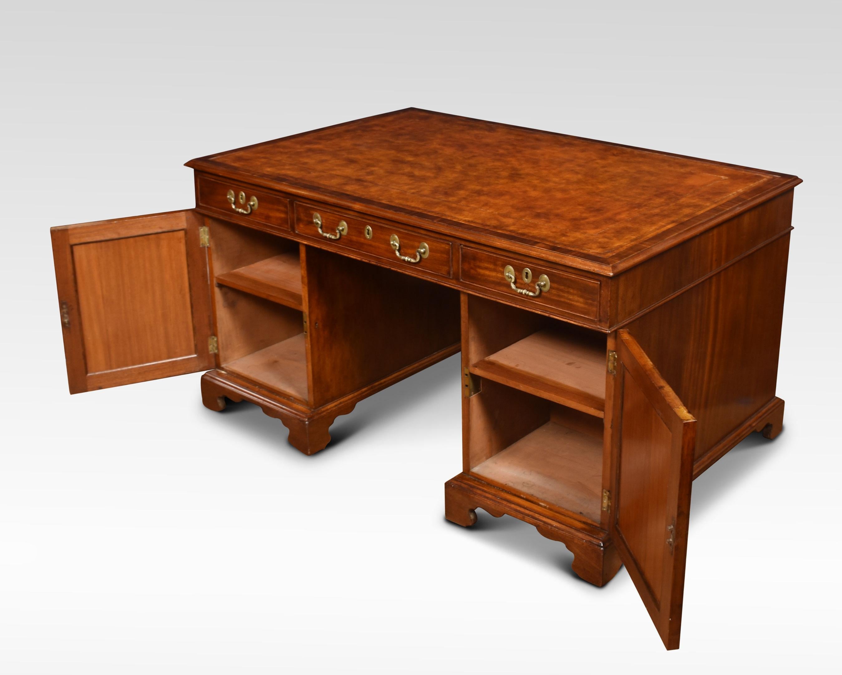 19th Century Victorian Mahogany Partners Desk For Sale