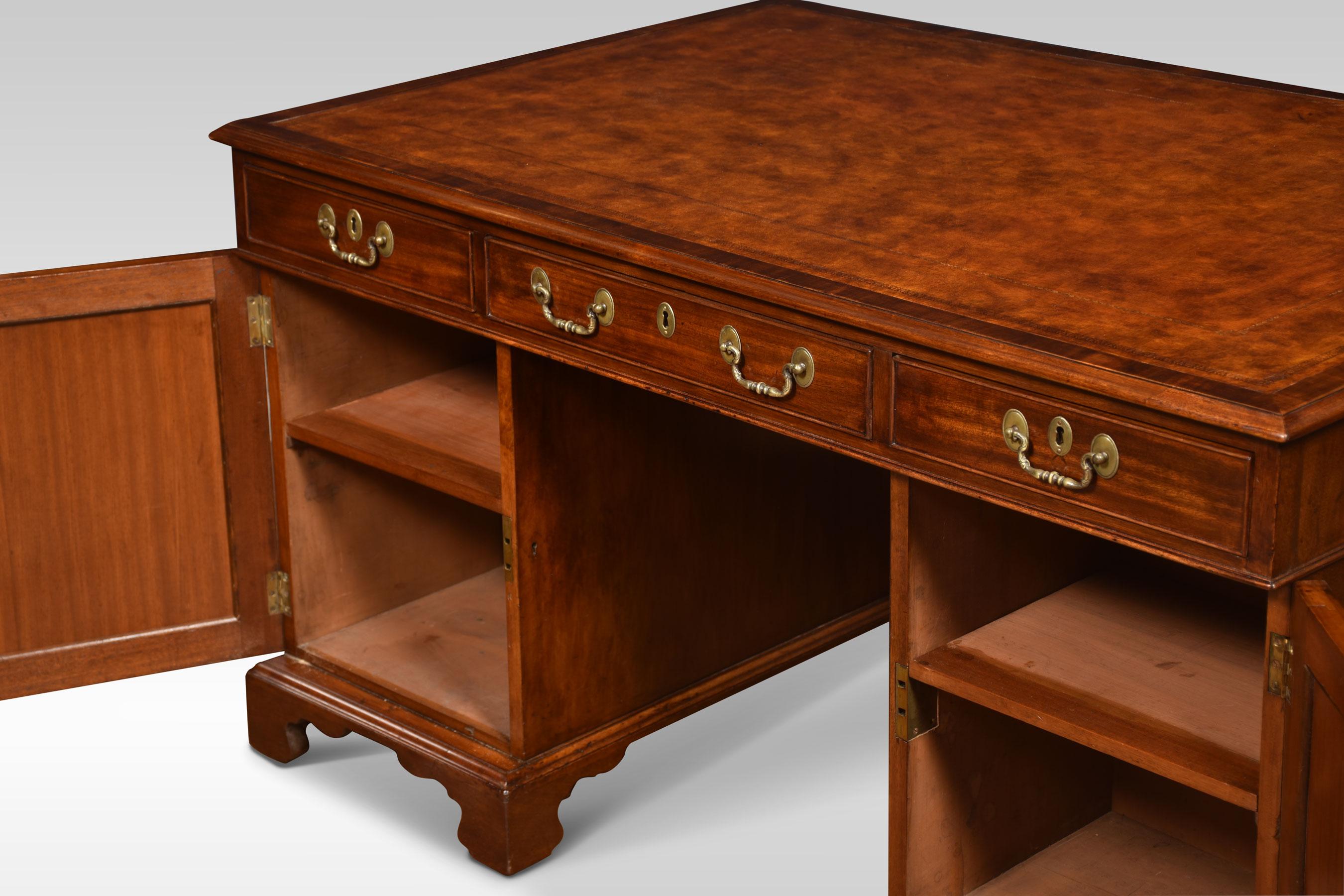 Leather Victorian Mahogany Partners Desk For Sale
