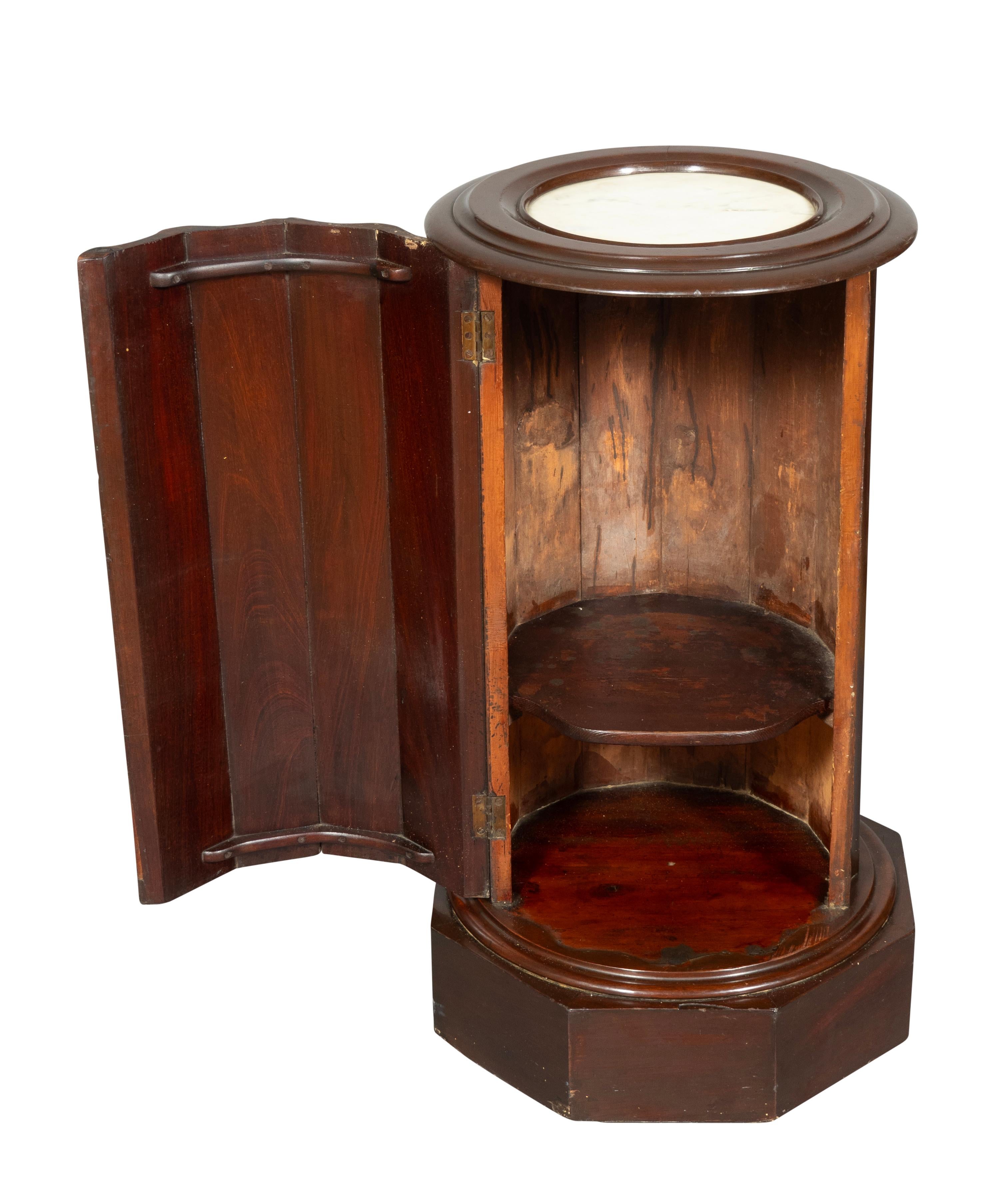 Anglais The Pedestal Cabinet victorien en acajou en vente