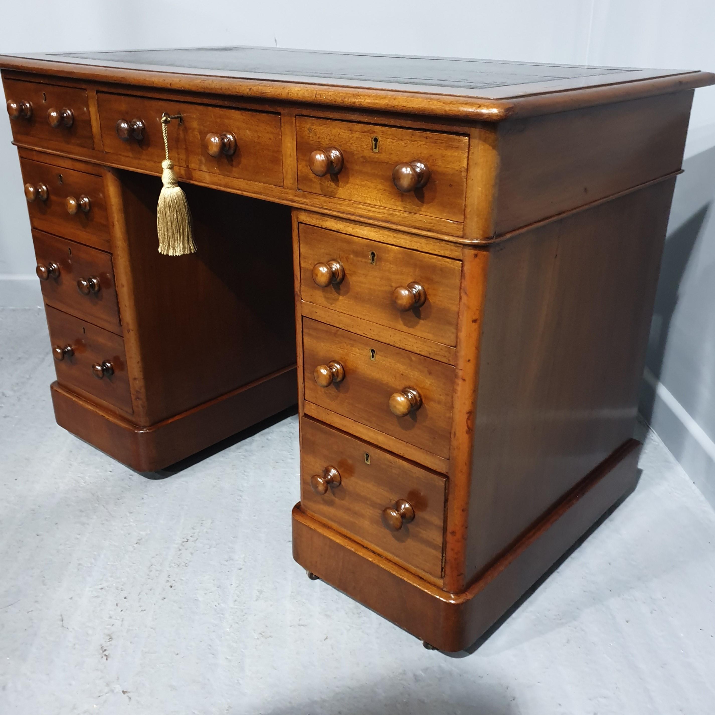 Victorian Mahogany Pedestal Desk For Sale 4