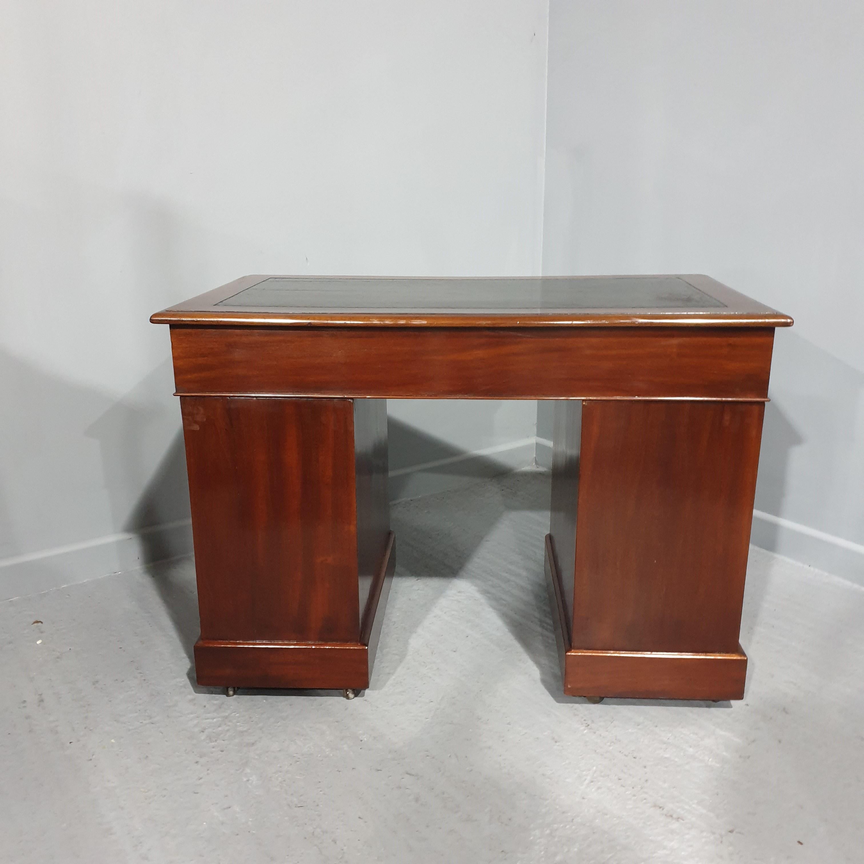 Victorian Mahogany Pedestal Desk For Sale 7
