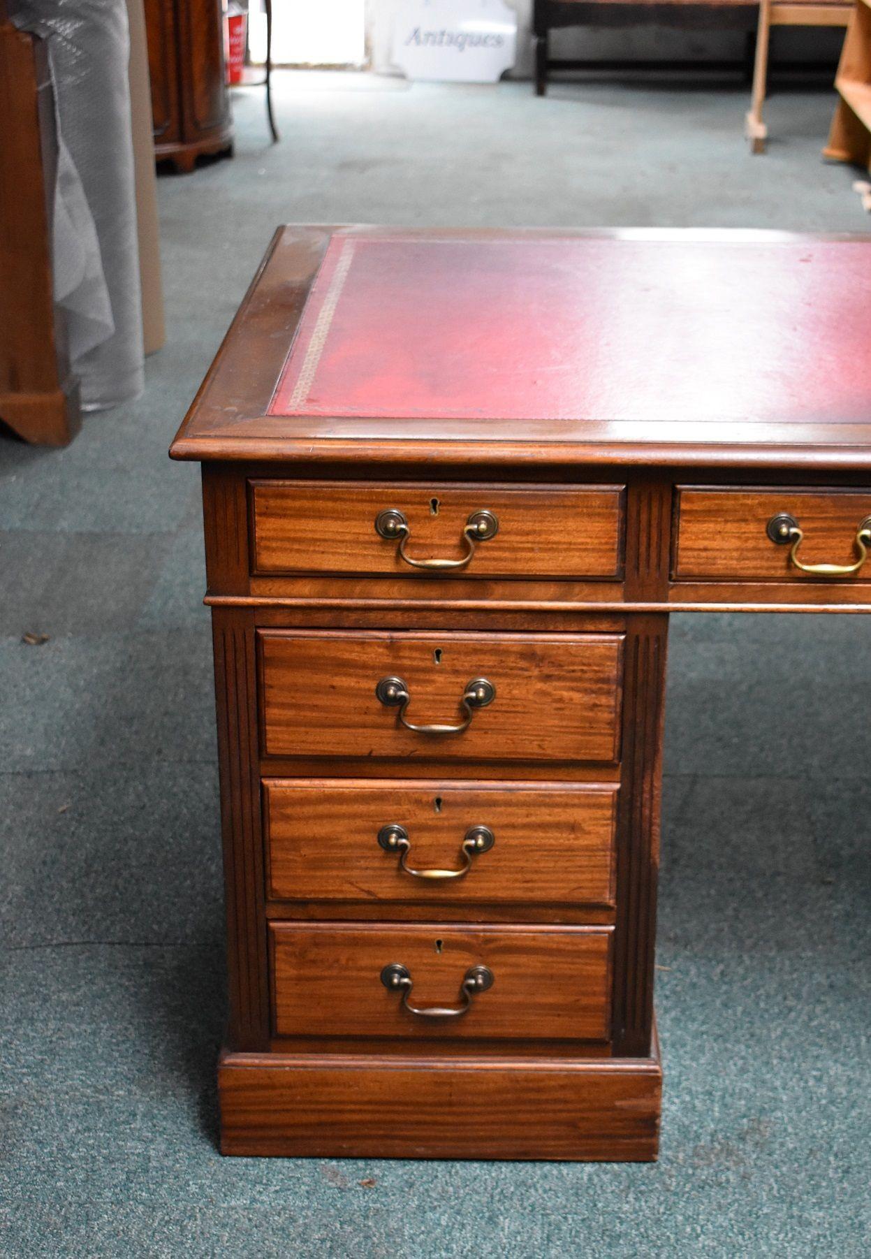 Offered for sale is this Victorian antique mahogany desk with red leather gold tooled top, two short and one long centre drawer to the top and three short either side, all with drop handles.
There is wear either side of the kneehole which shows in
