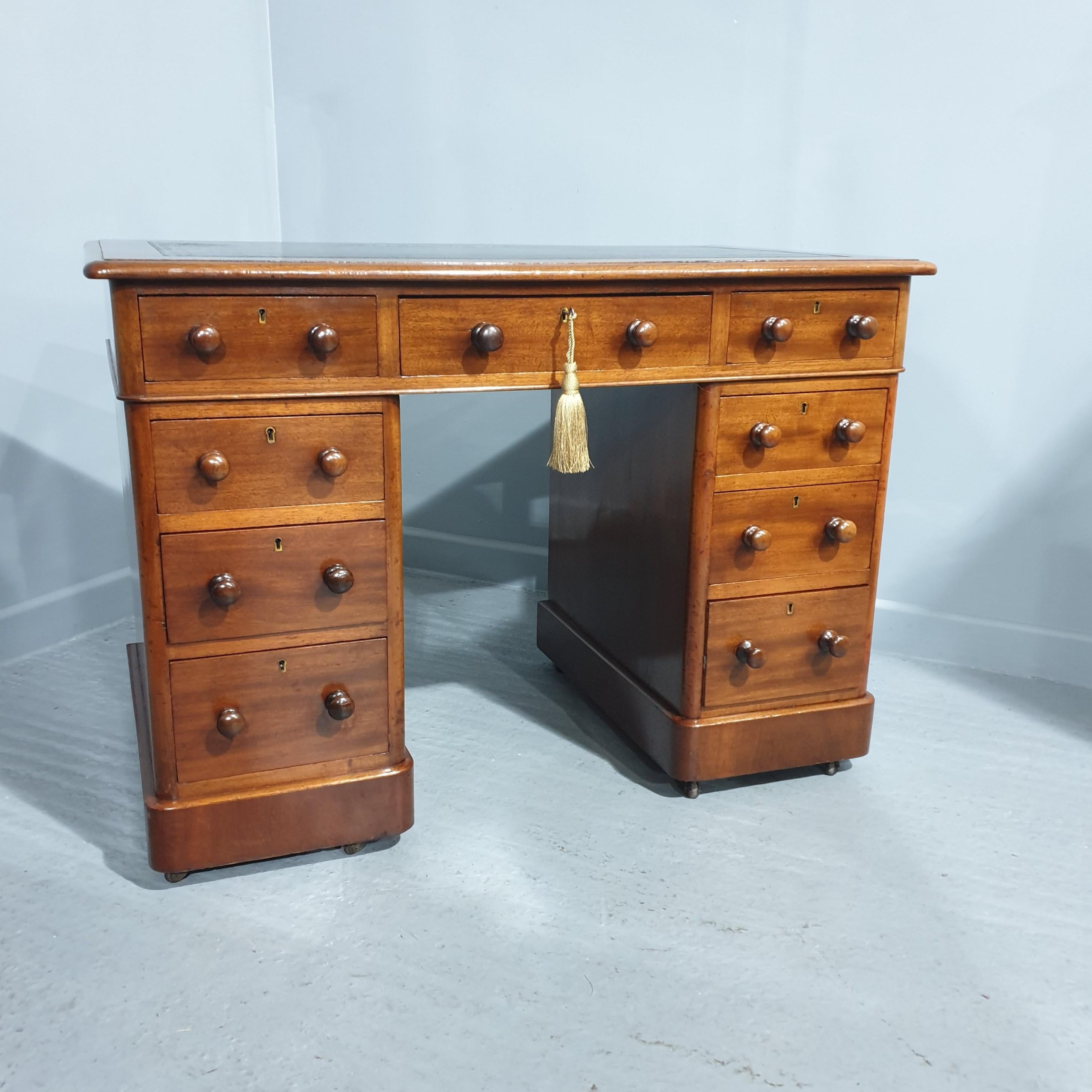 High Victorian Victorian Mahogany Pedestal Desk For Sale