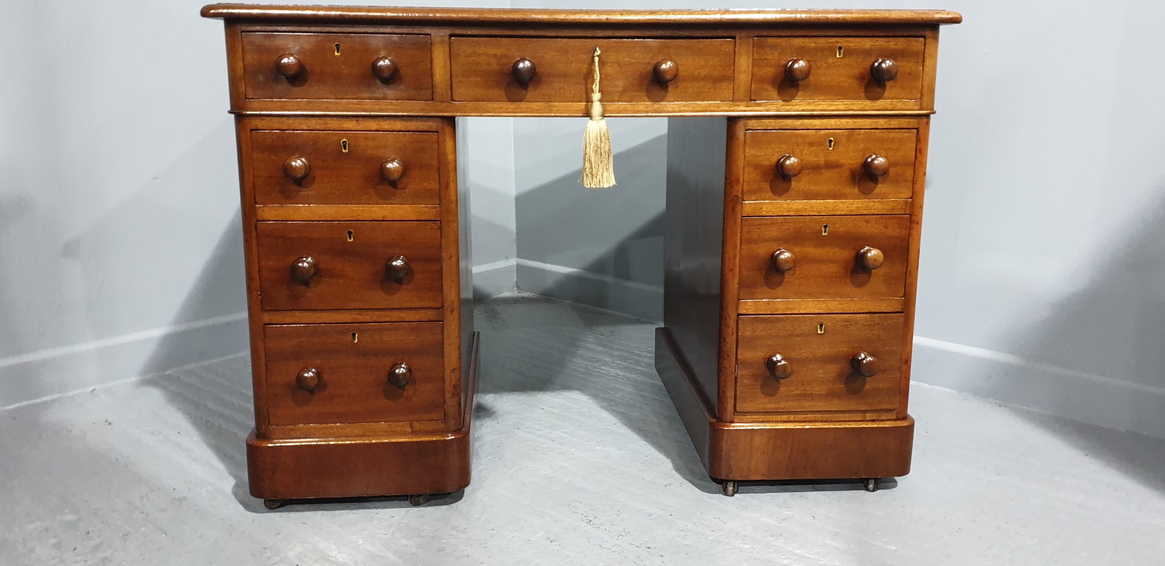 English Victorian Mahogany Pedestal Desk For Sale