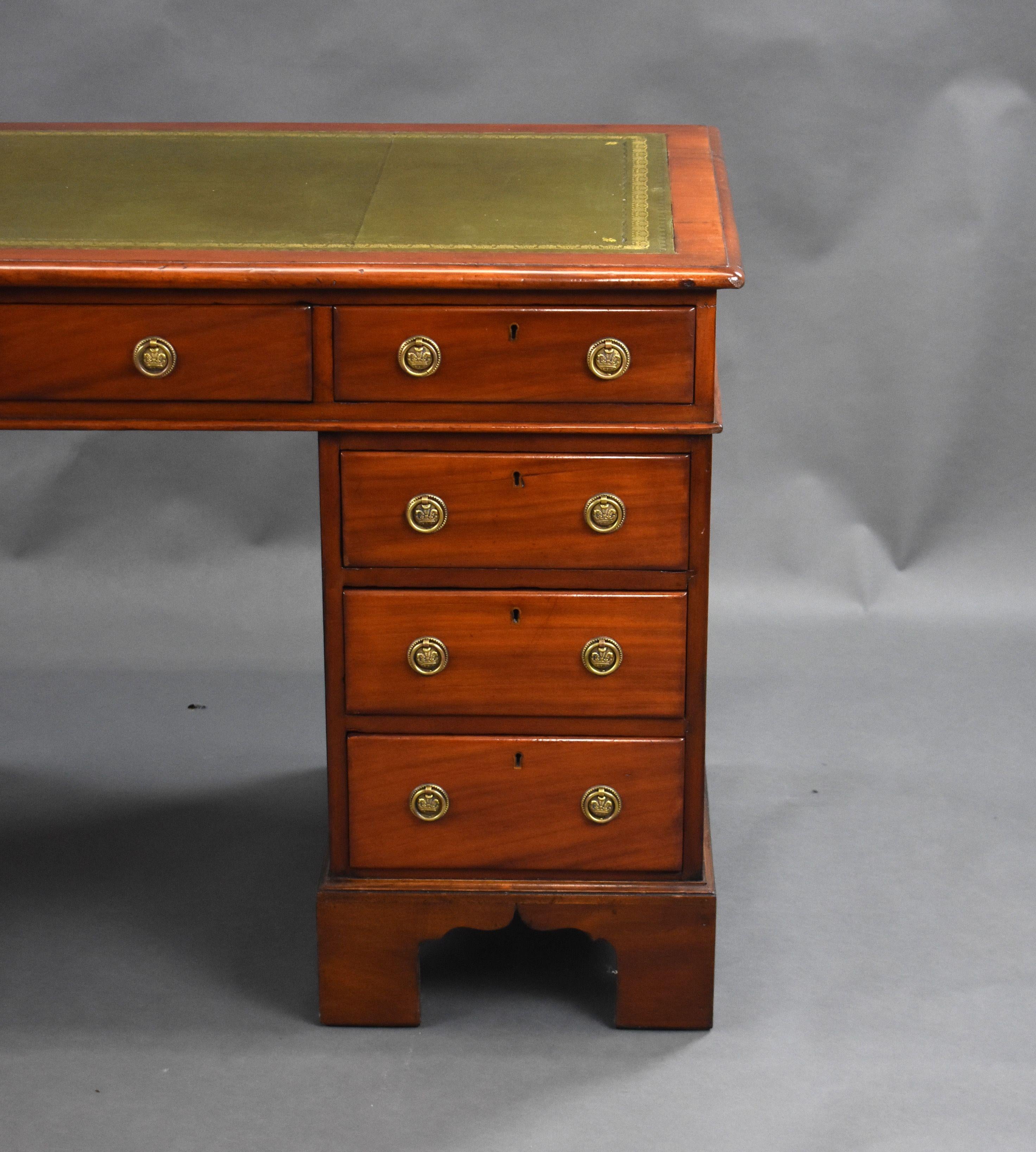 19th Century Victorian Mahogany Pedestal Desk For Sale