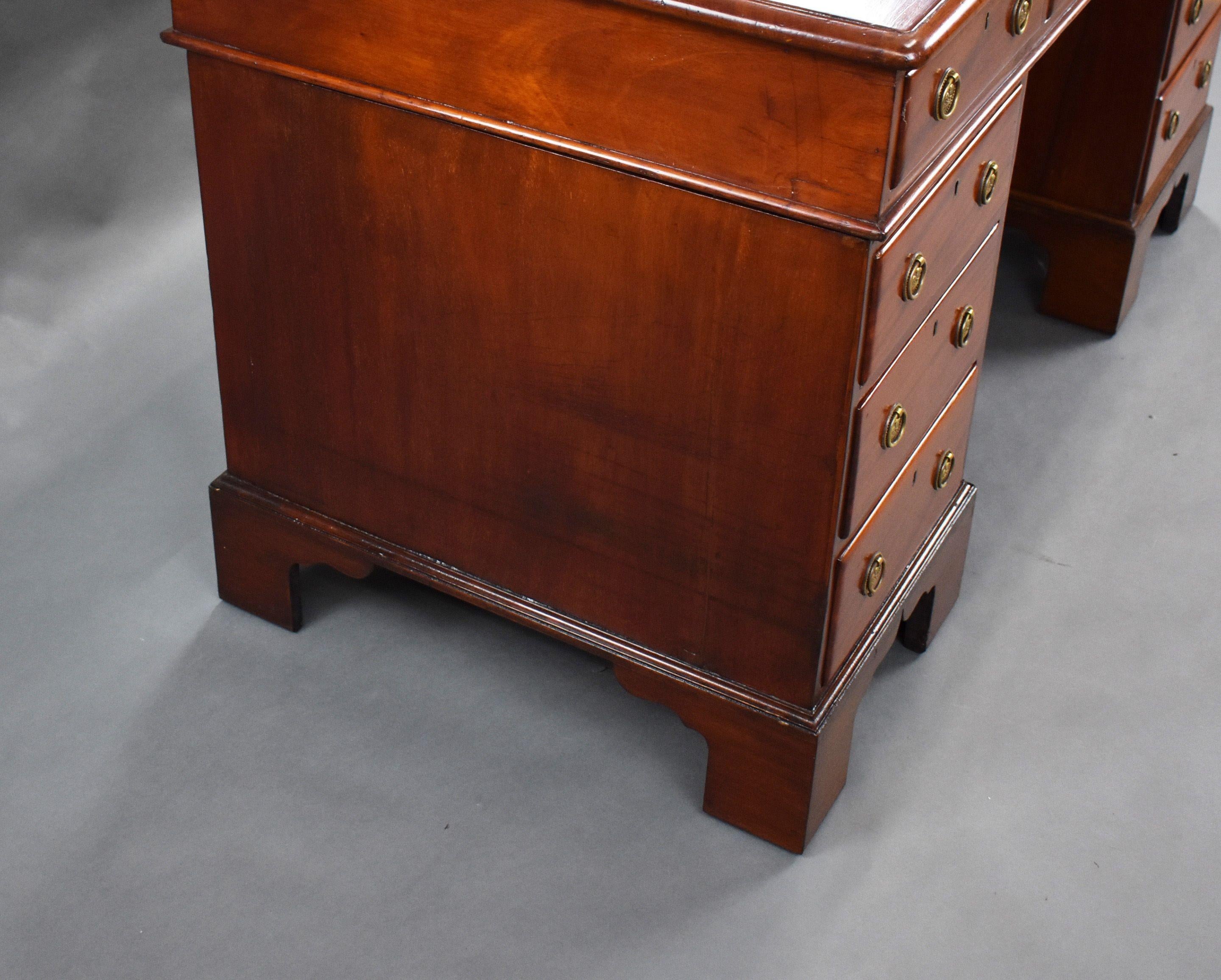 Victorian Mahogany Pedestal Desk For Sale 1