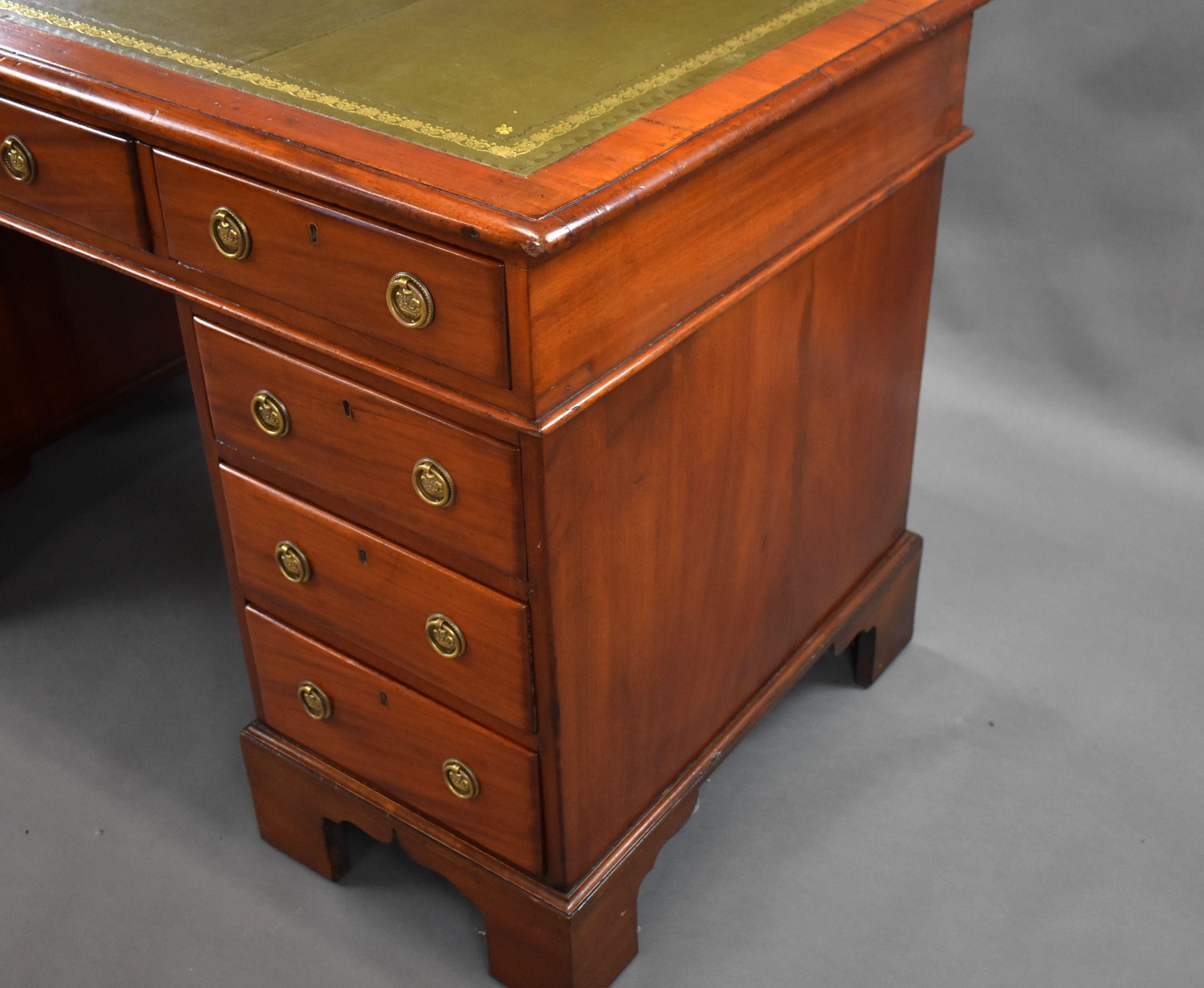 Victorian Mahogany Pedestal Desk For Sale 2