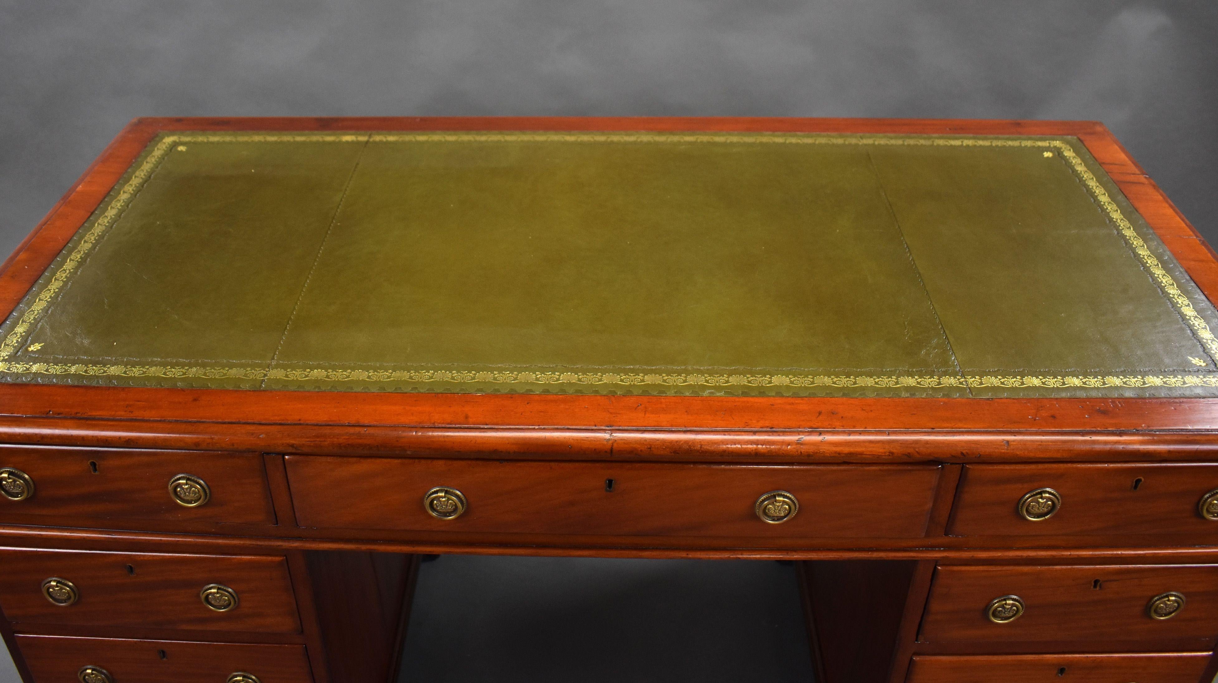Victorian Mahogany Pedestal Desk For Sale 3