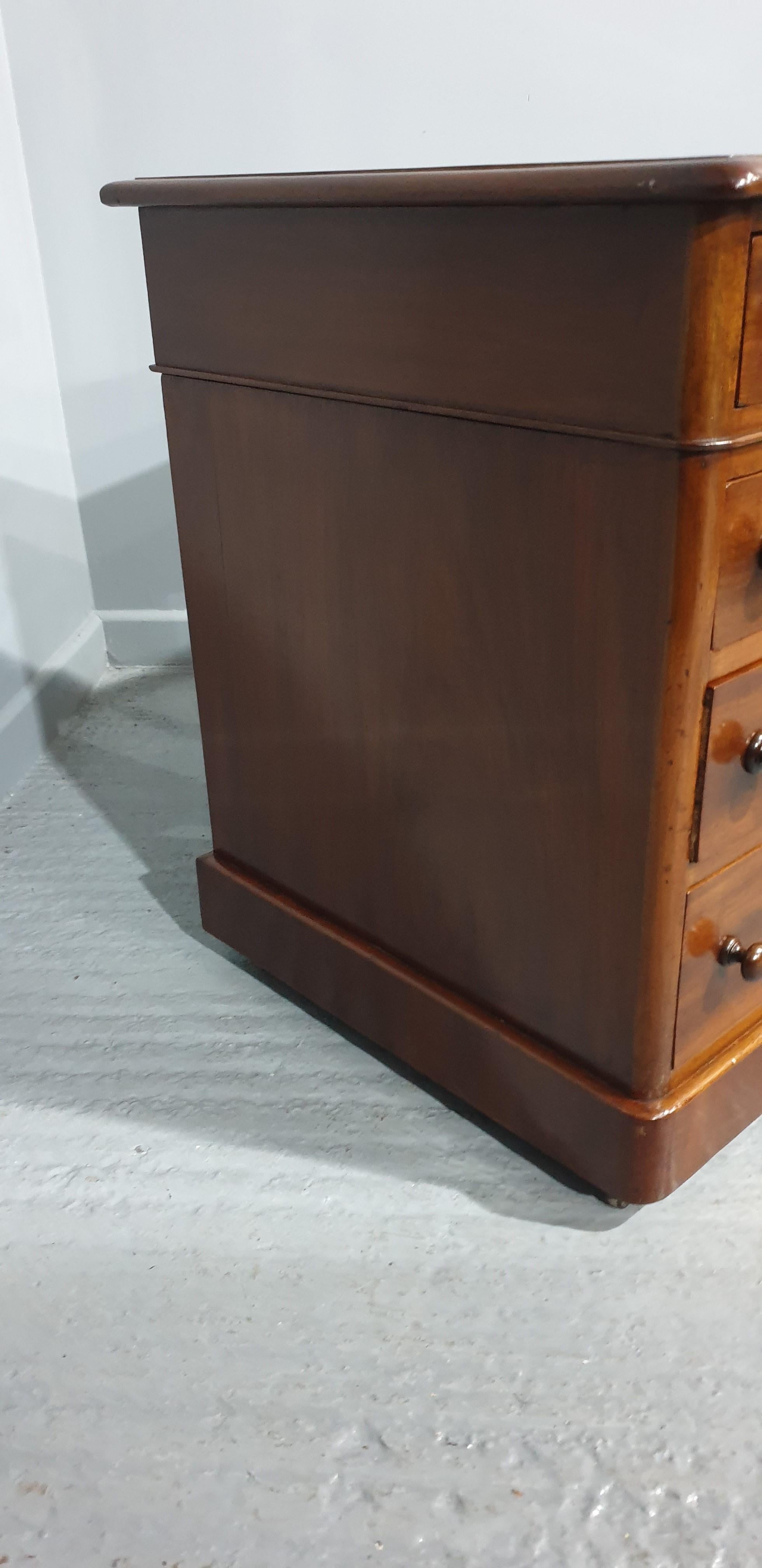Victorian Mahogany Pedestal Desk For Sale 2