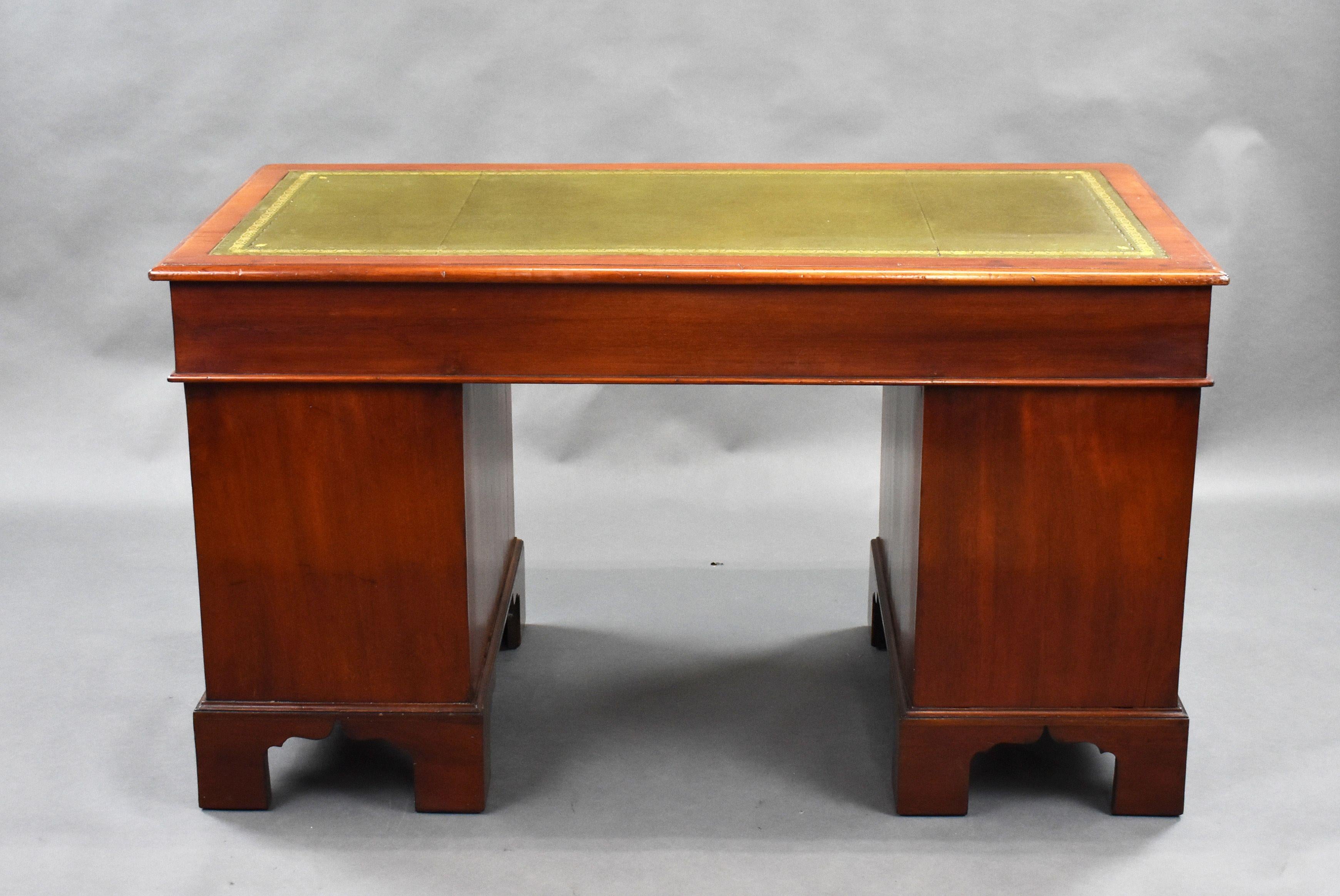 Victorian Mahogany Pedestal Desk For Sale 4