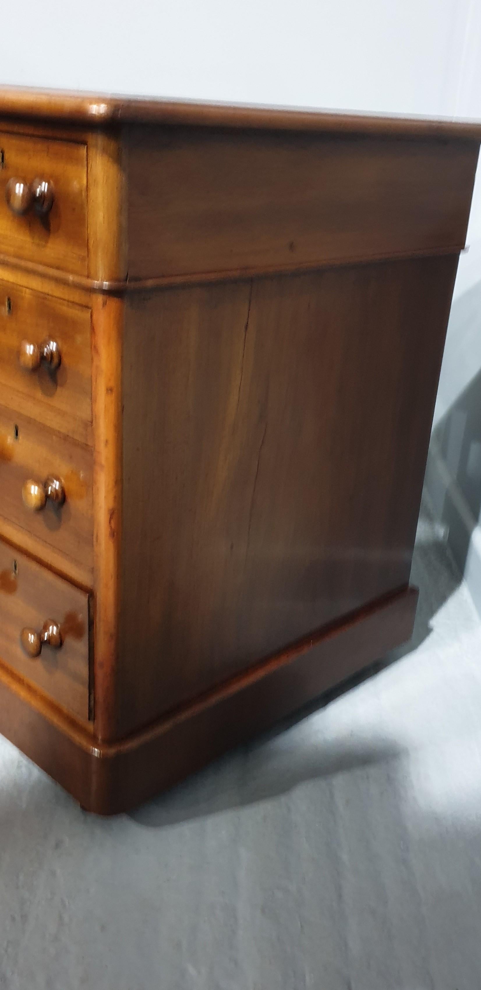 Victorian Mahogany Pedestal Desk For Sale 3