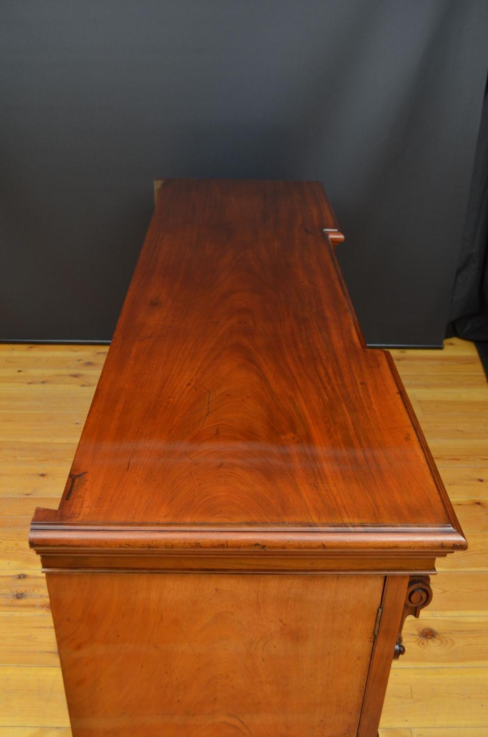 Credenza vittoriana con piedistallo in mogano in vendita 11