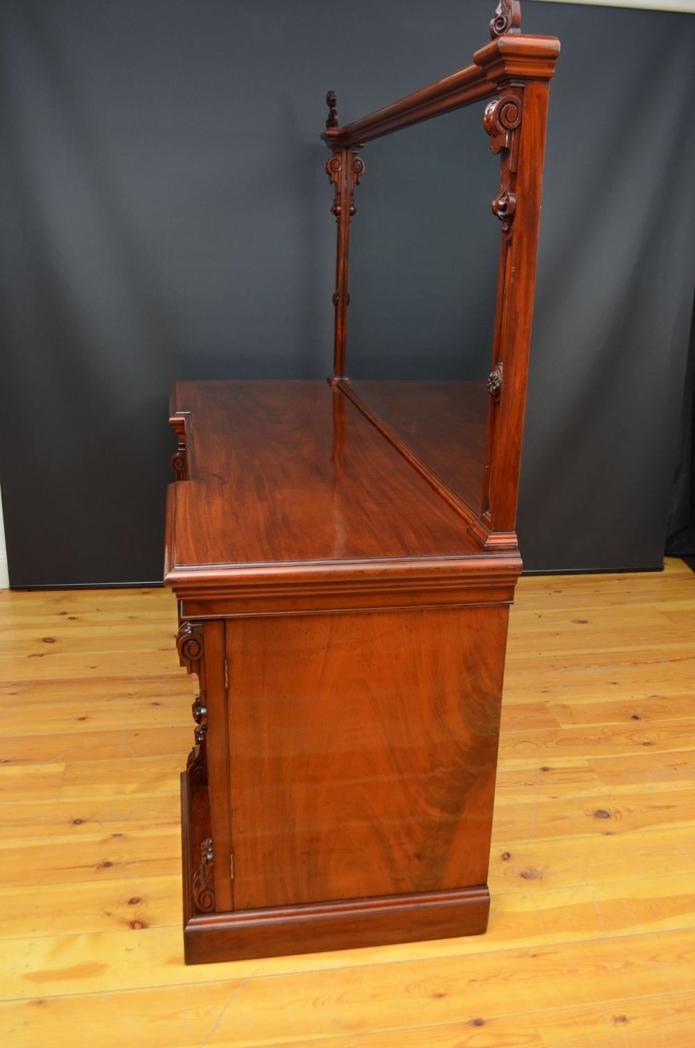 Credenza vittoriana con piedistallo in mogano In condizioni buone in vendita a Whaley Bridge, GB