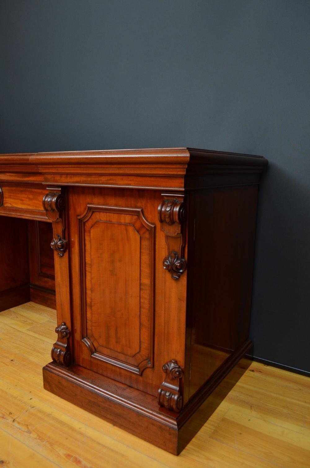 Credenza vittoriana con piedistallo in mogano in vendita 2