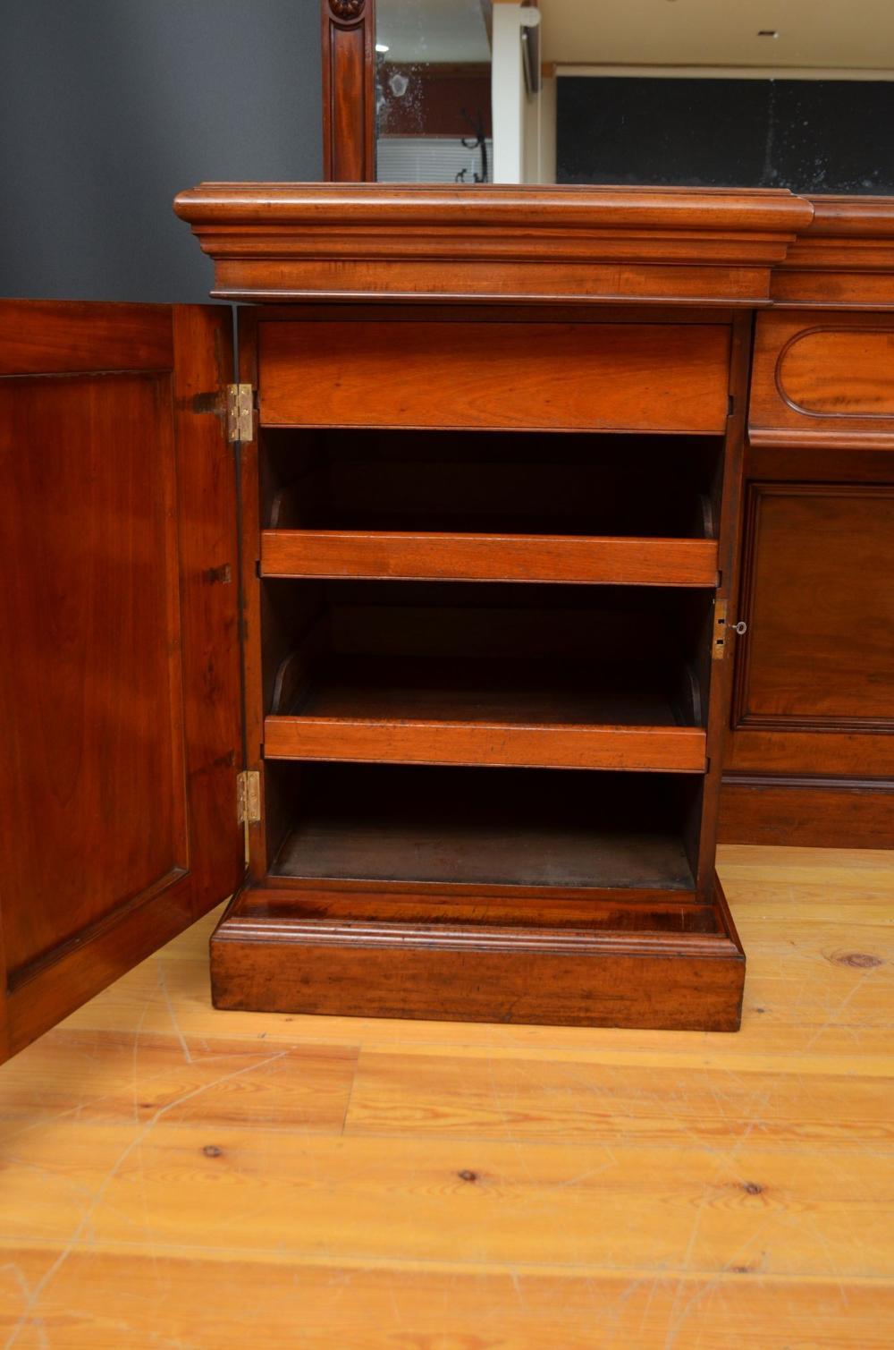 Victorian Mahogany Pedestal Sideboard For Sale 4