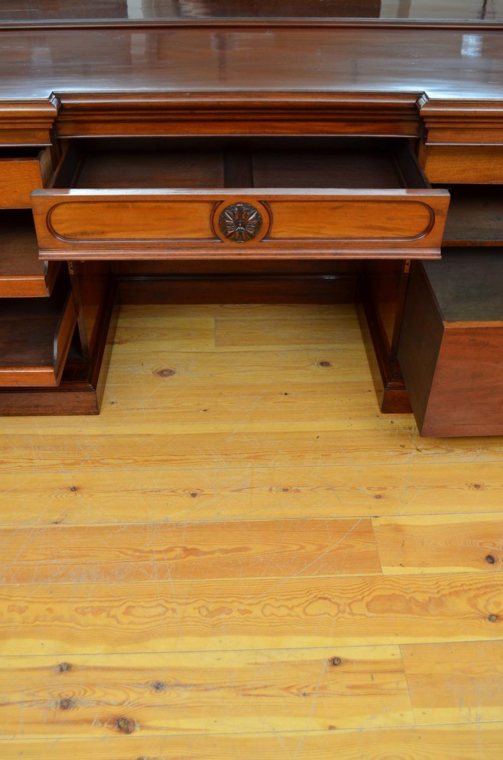 Credenza vittoriana con piedistallo in mogano in vendita 5