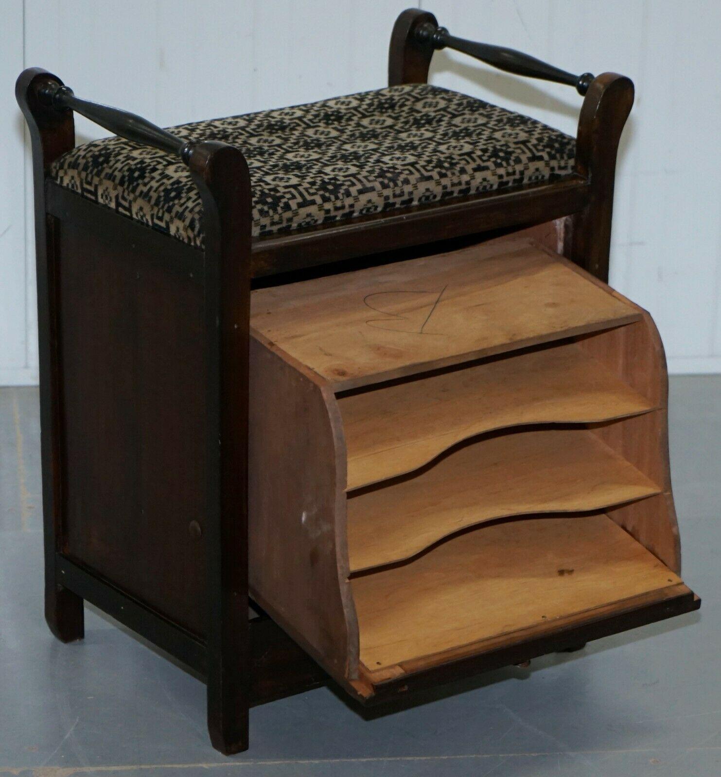 Taburete victoriano de madera dura para piano Tapicería Bauhaus Cajón interno para guardar música en venta 2