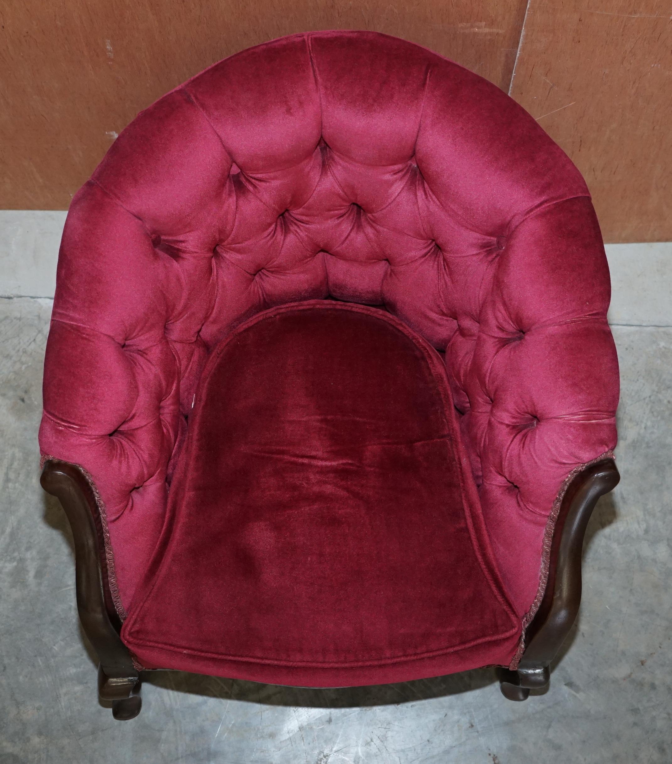 Fait main Ensemble de canapés et fauteuils victoriens Parlour Chesterfield en bois dur et velours rose en vente