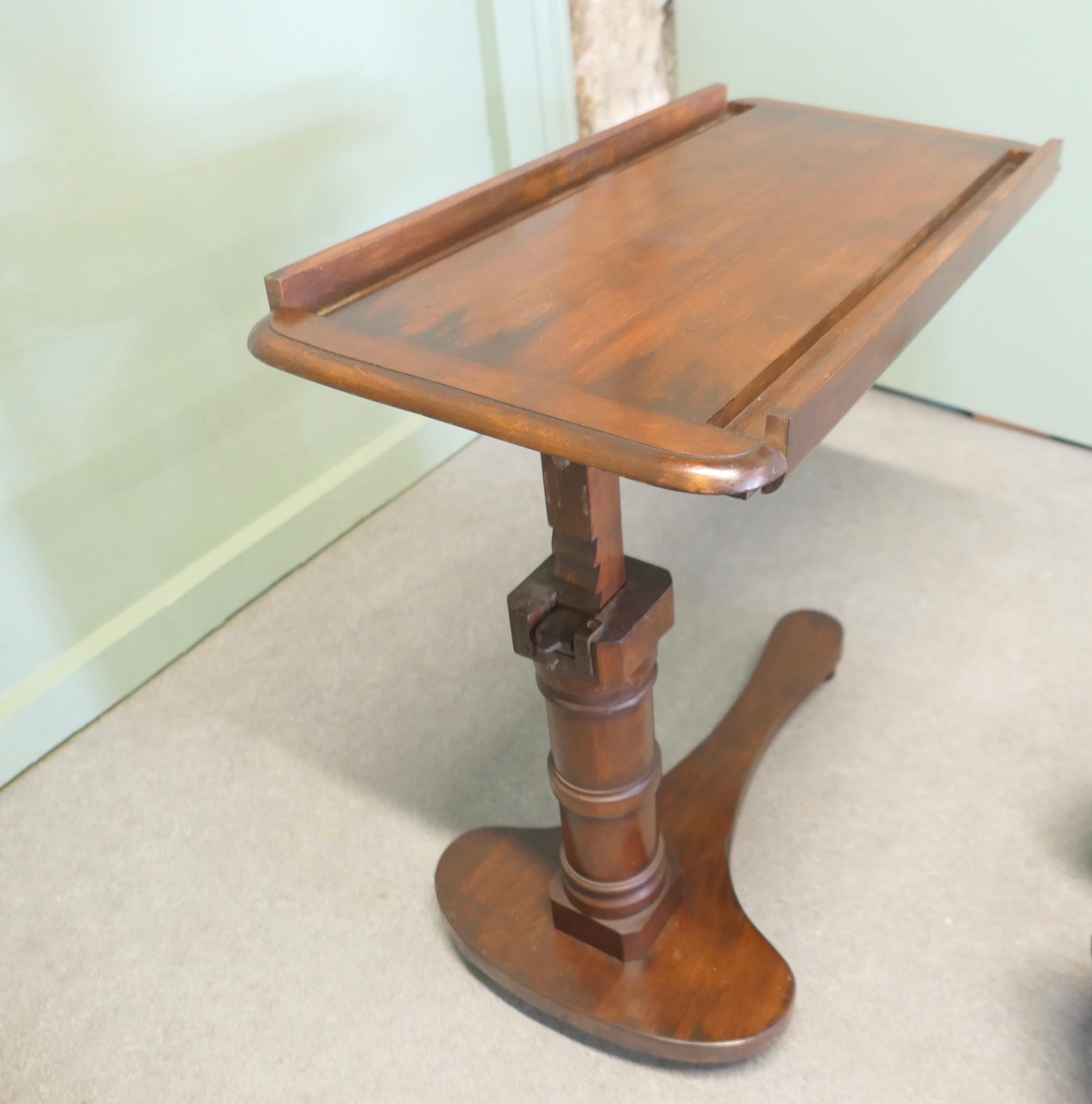 Victorien Table de lecture au-dessus du lit en acajou de style victorien en vente