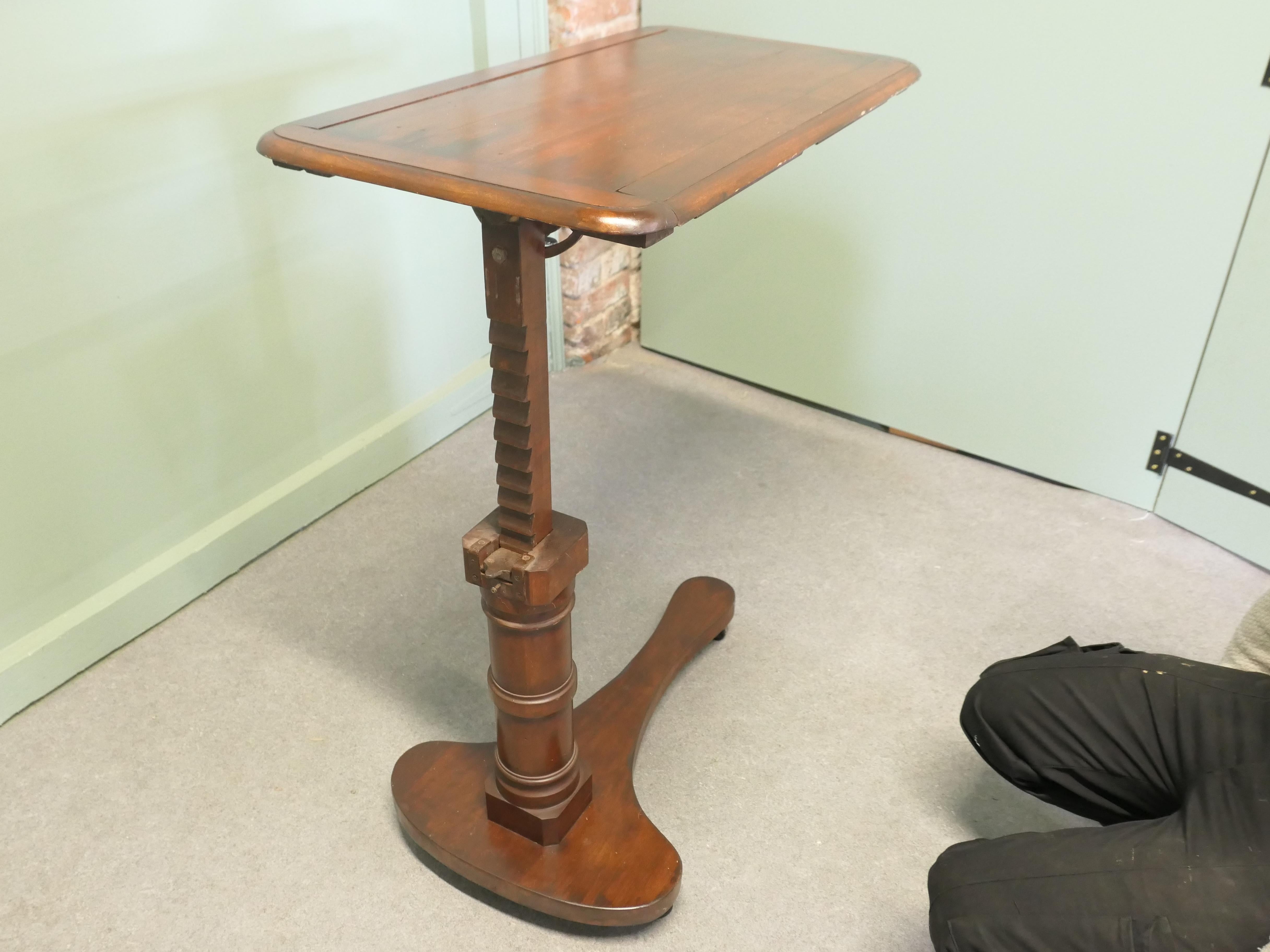 Acajou Table de lecture au-dessus du lit en acajou de style victorien en vente