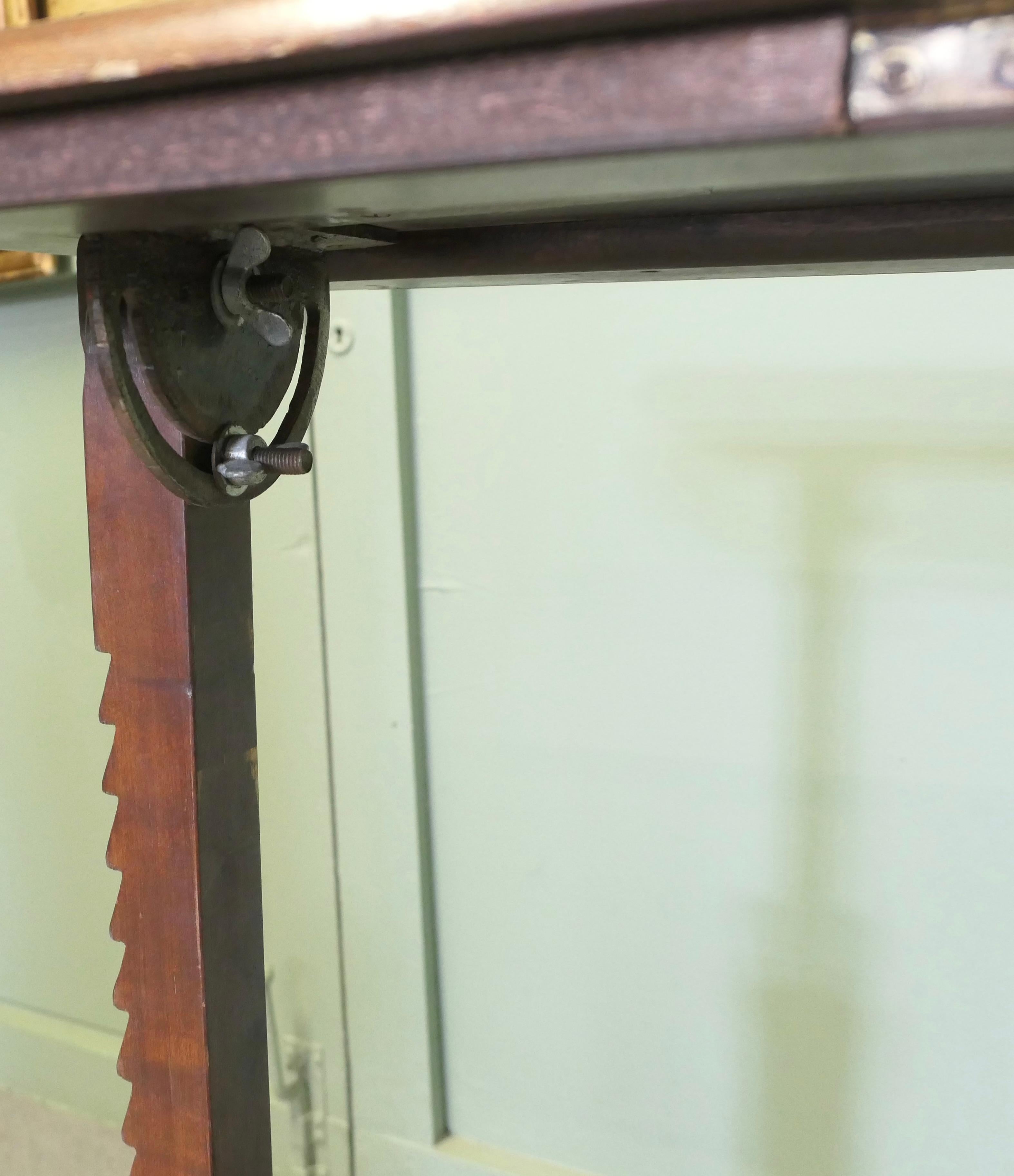 Table de lecture au-dessus du lit en acajou de style victorien en vente 2