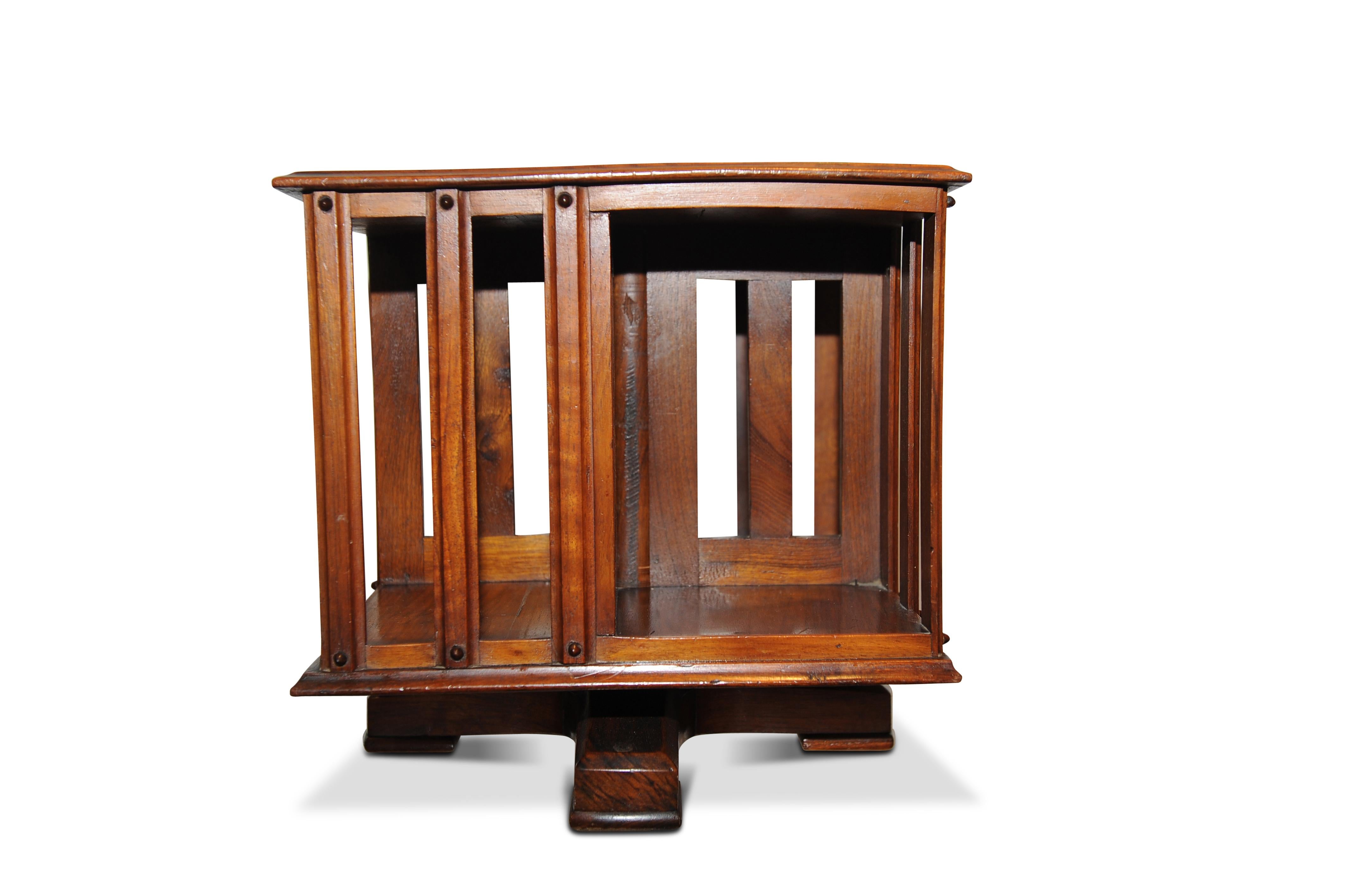 Victorian Mahogany Revolving Tabletop Bookcase with Geometric Parquetry Top In Good Condition For Sale In High Wycombe, Buckinghamshire