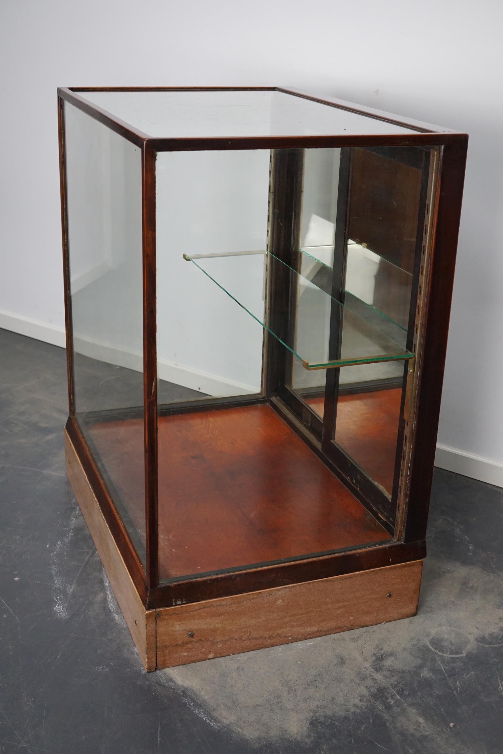 Late Victorian Victorian Mahogany Shop Display Cabinet / Counter or Vitrine, Late 19th Century For Sale