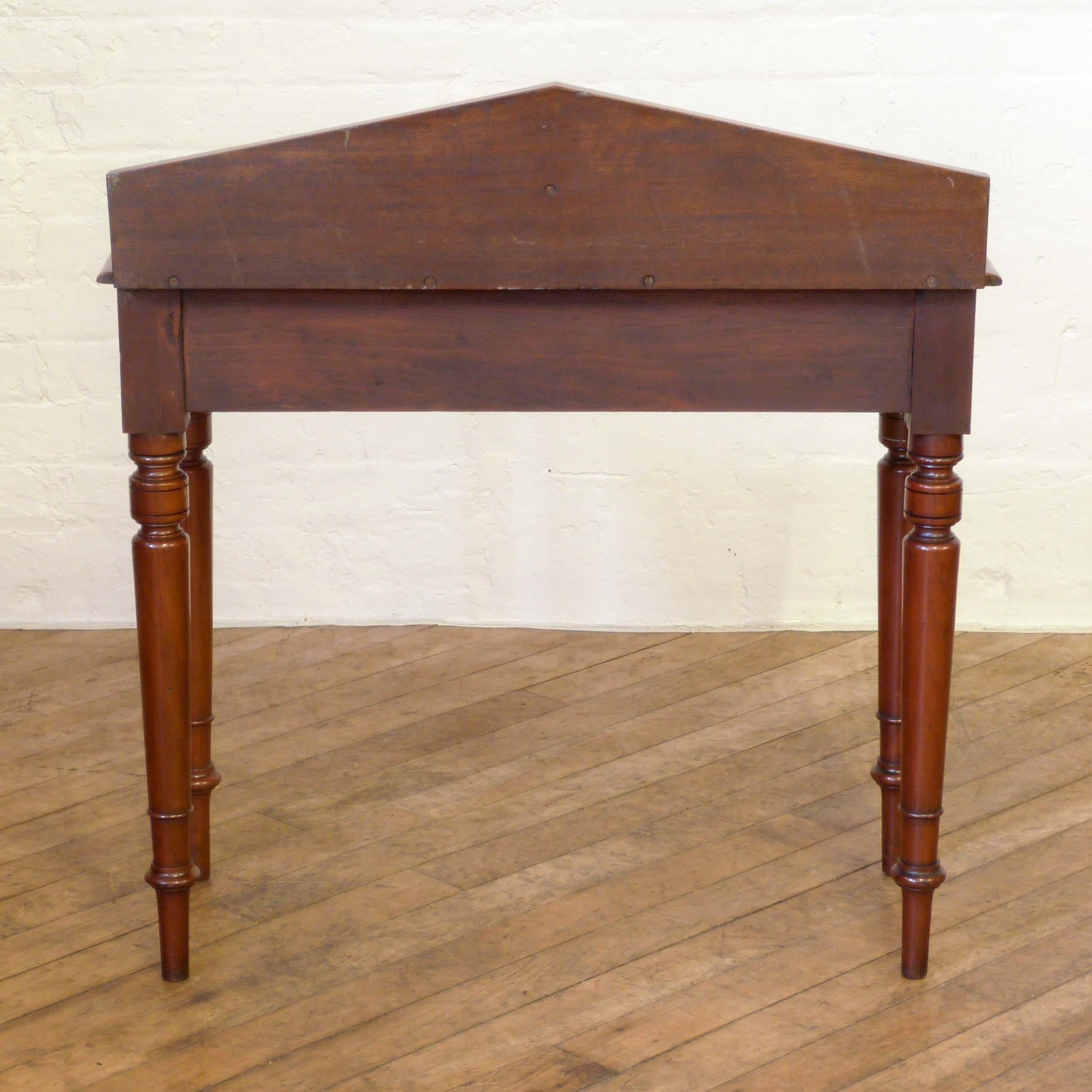 Late 19th Century Victorian Mahogany Side Table For Sale