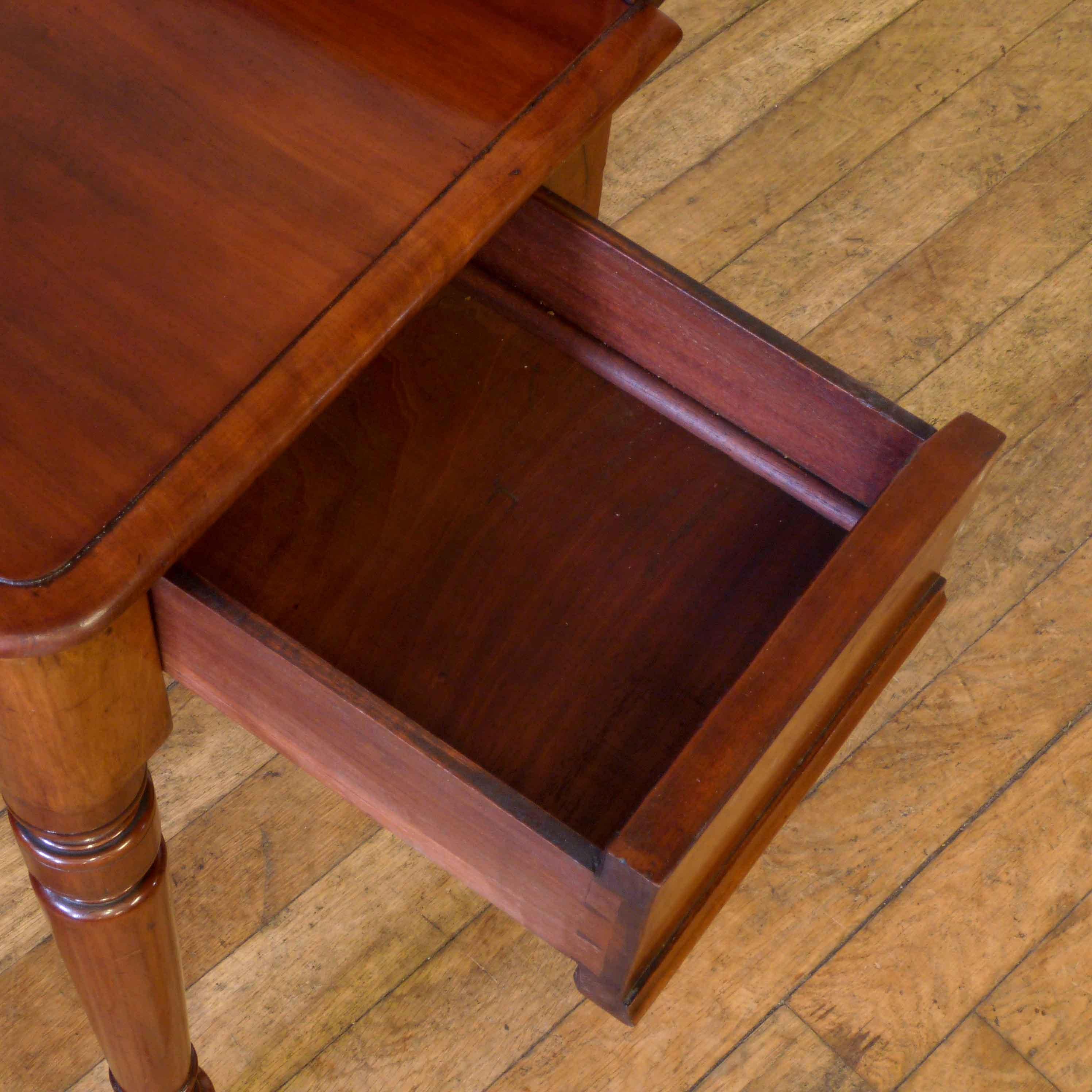Victorian Mahogany Side Table For Sale 1