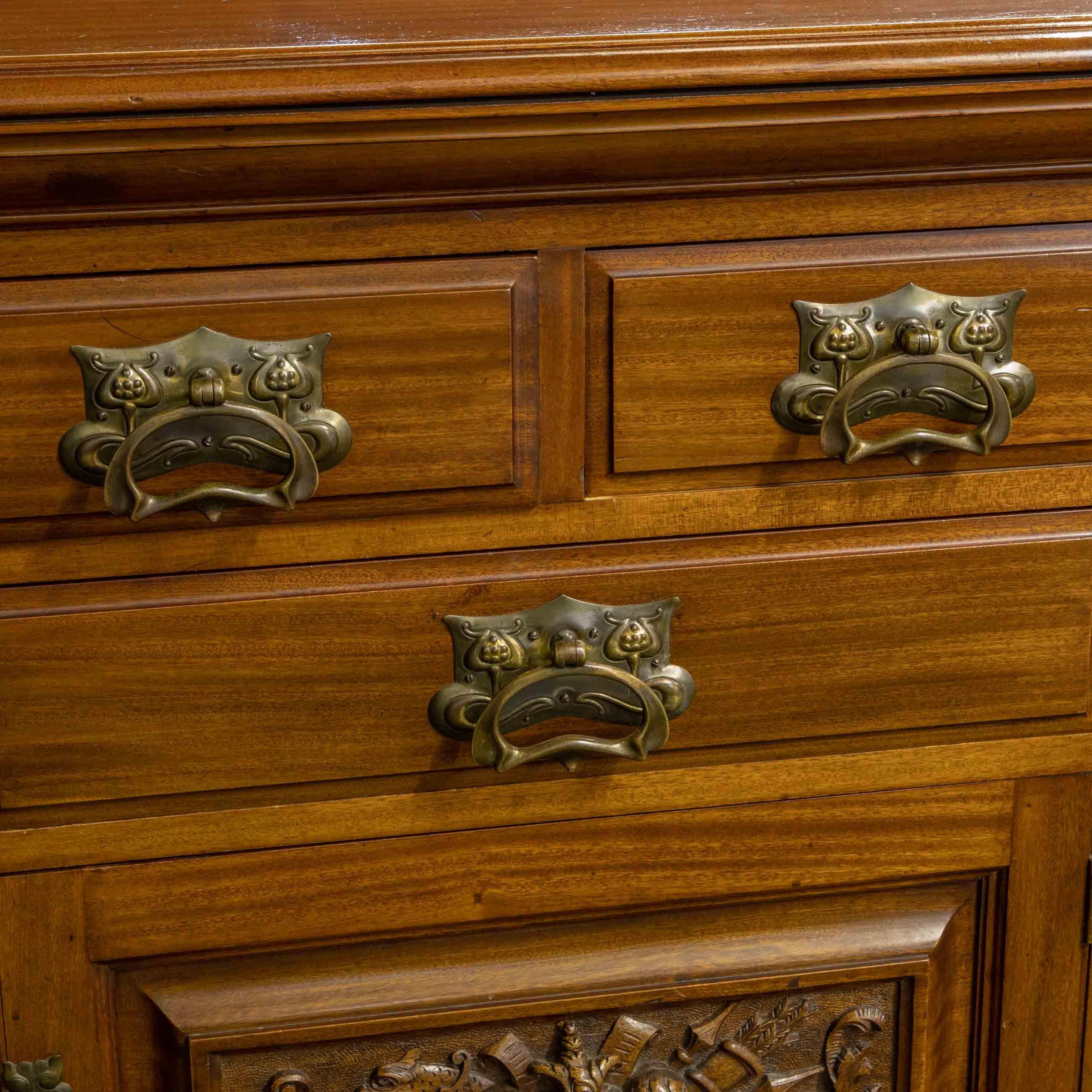 Victorian Mahogany Sideboard For Sale 5