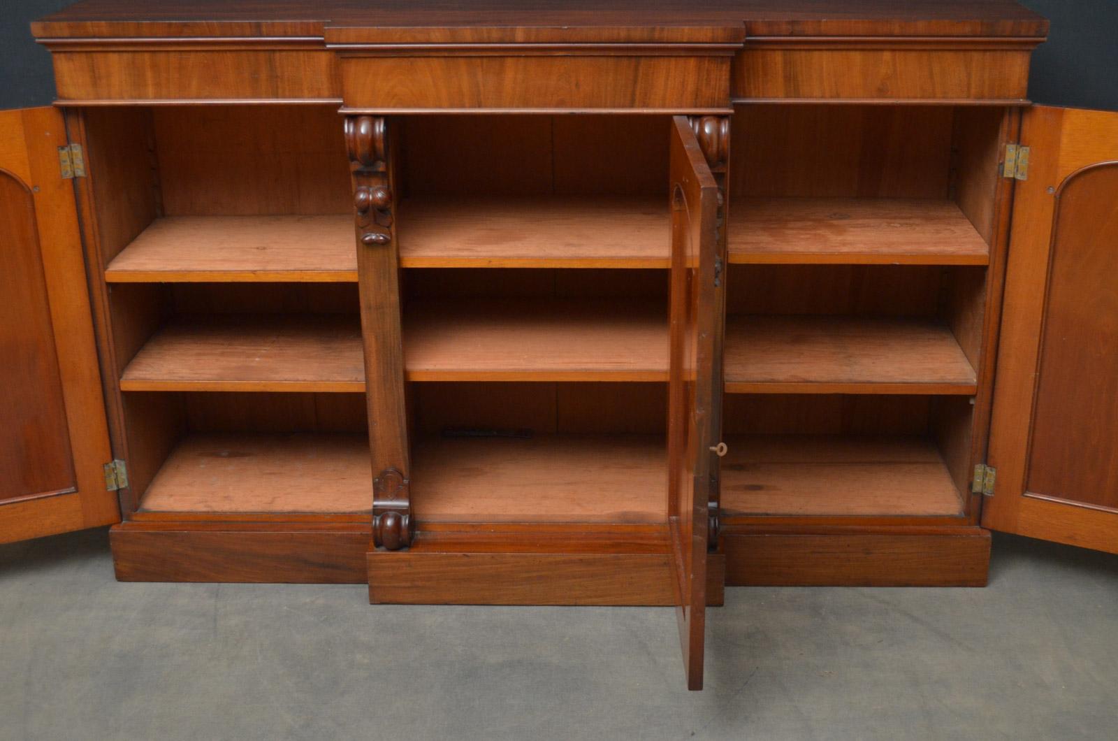 Victorian Mahogany Sideboard (Mittleres 19. Jahrhundert)