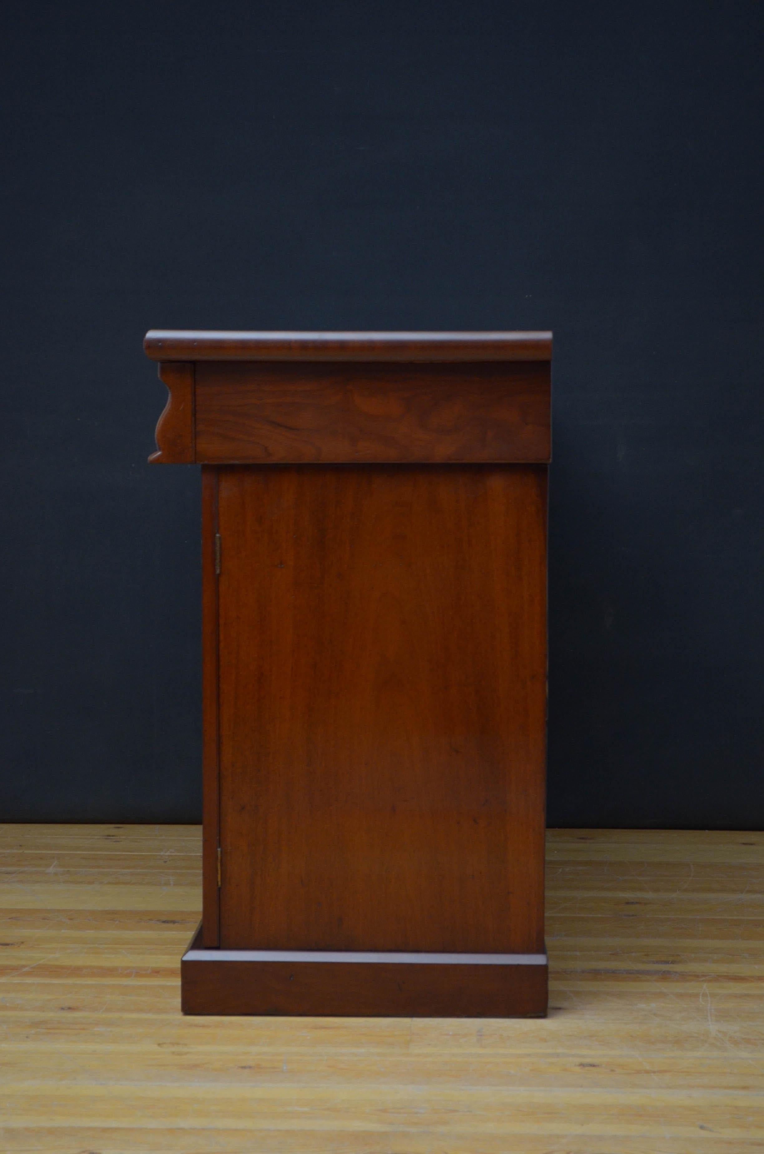 Victorian Mahogany Sideboard 3