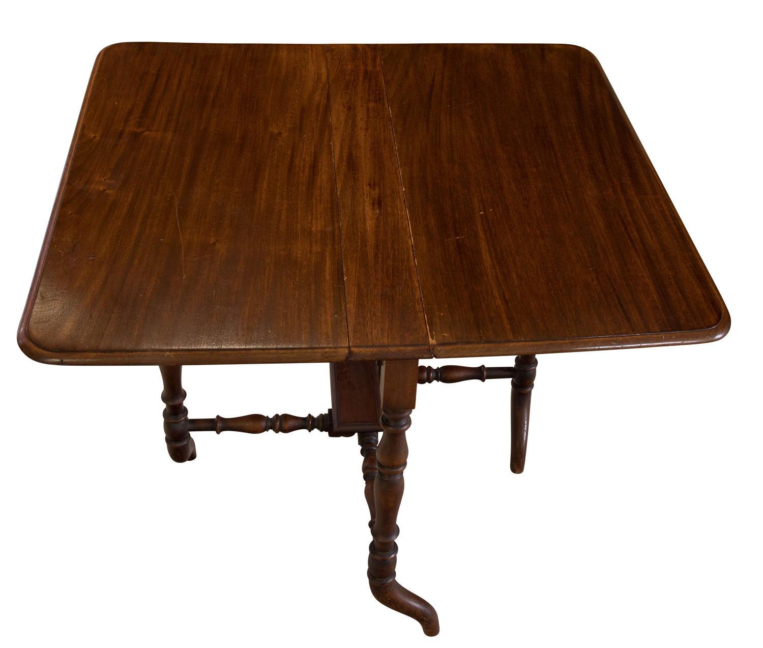 British Victorian Mahogany Sutherland Table, circa 1890 For Sale
